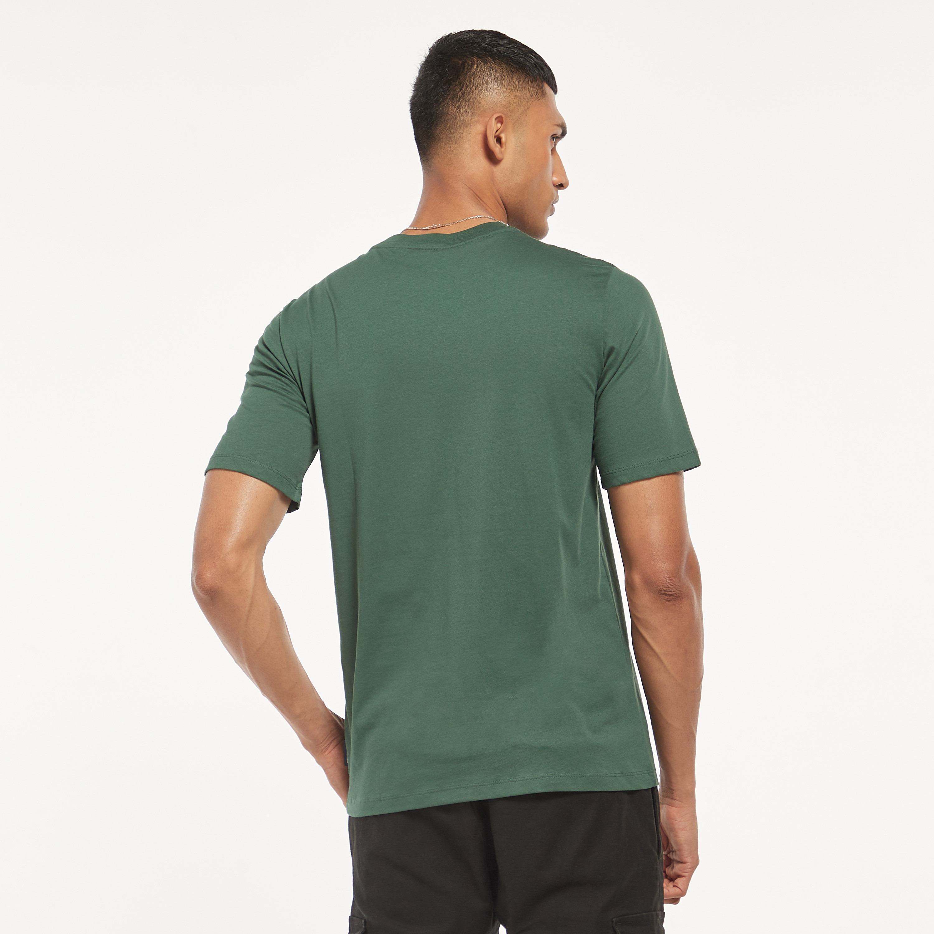 تي شيرت من جاك آند جونز مع شعار بأكمام قصيرة و ياقة مستديرة-men-clothing-tshirtsandpolos-tshirts-image-15