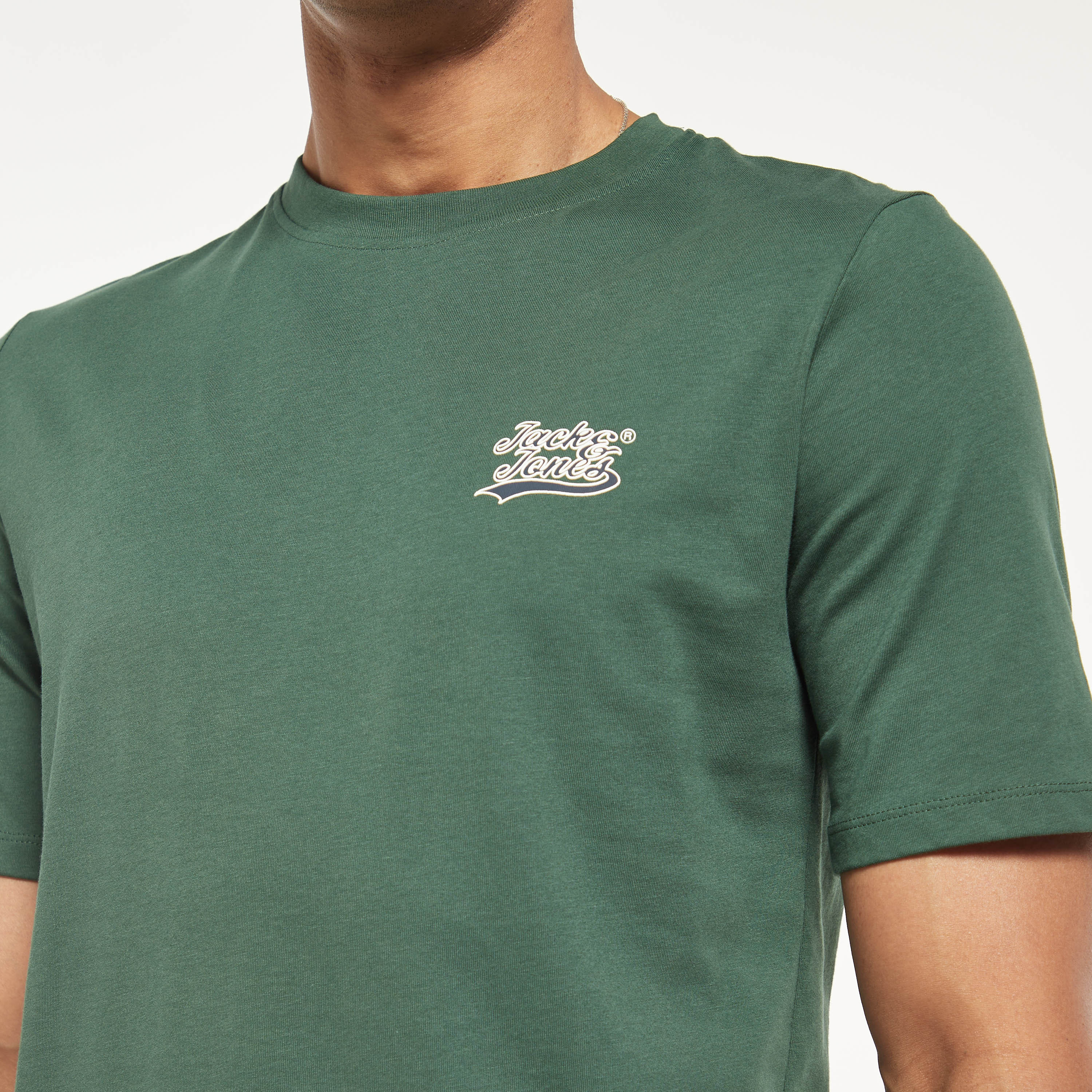 تي شيرت من جاك آند جونز مع شعار بأكمام قصيرة و ياقة مستديرة-men-clothing-tshirtsandpolos-tshirts-image-16