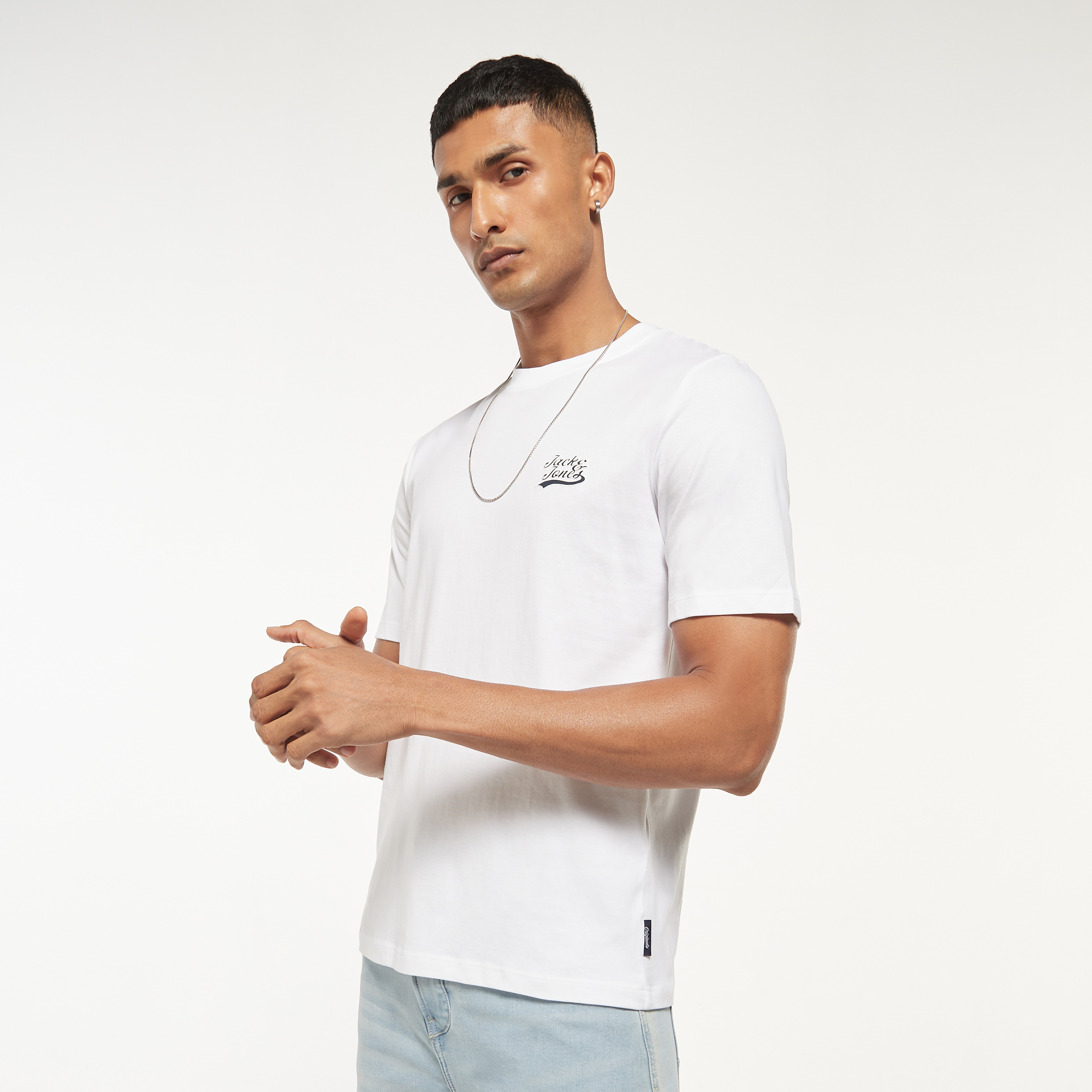 تي شيرت من جاك آند جونز مع شعار بأكمام قصيرة و ياقة مستديرة-men-clothing-tshirtsandpolos-tshirts-image-25