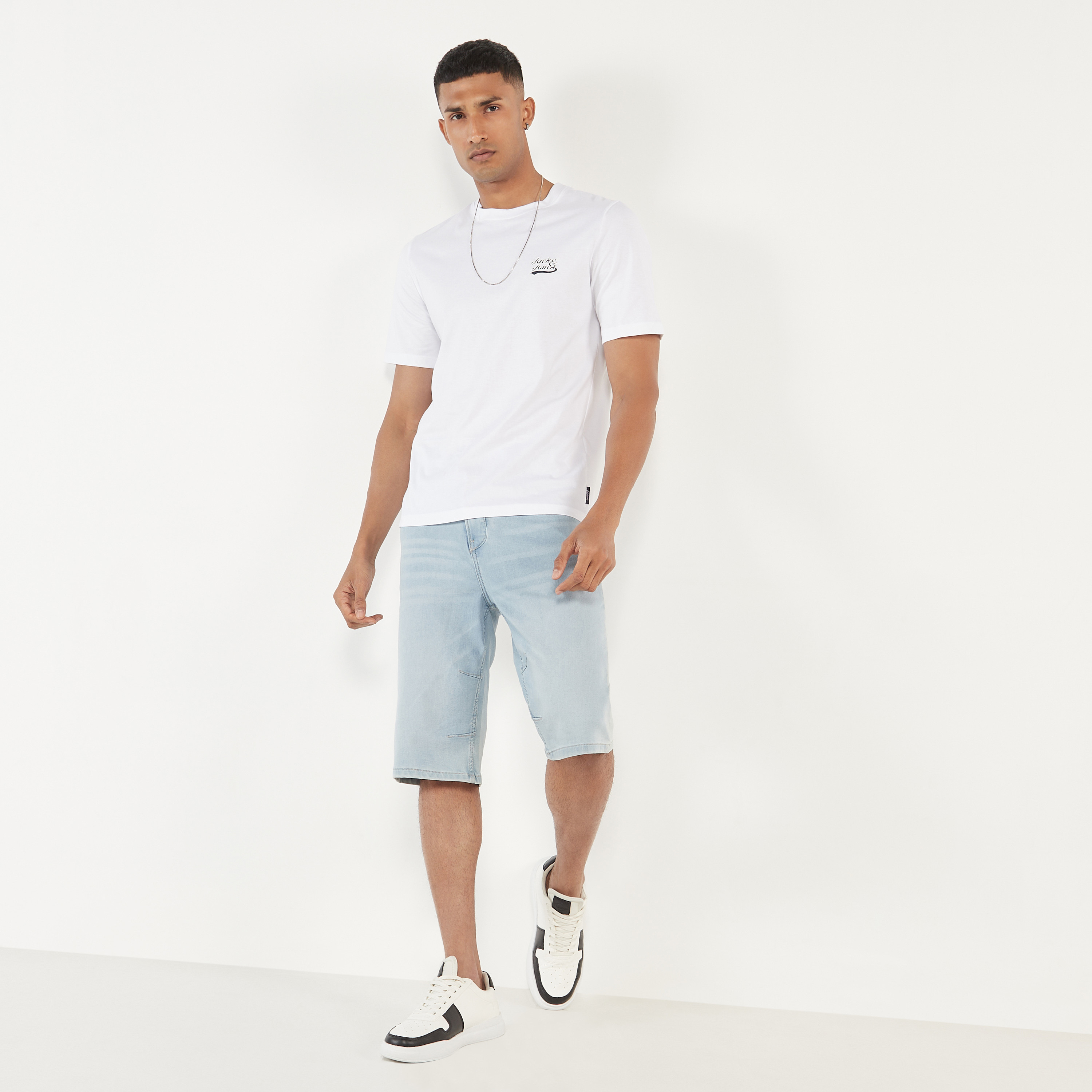 تي شيرت من جاك آند جونز مع شعار بأكمام قصيرة و ياقة مستديرة-men-clothing-tshirtsandpolos-tshirts-image-26