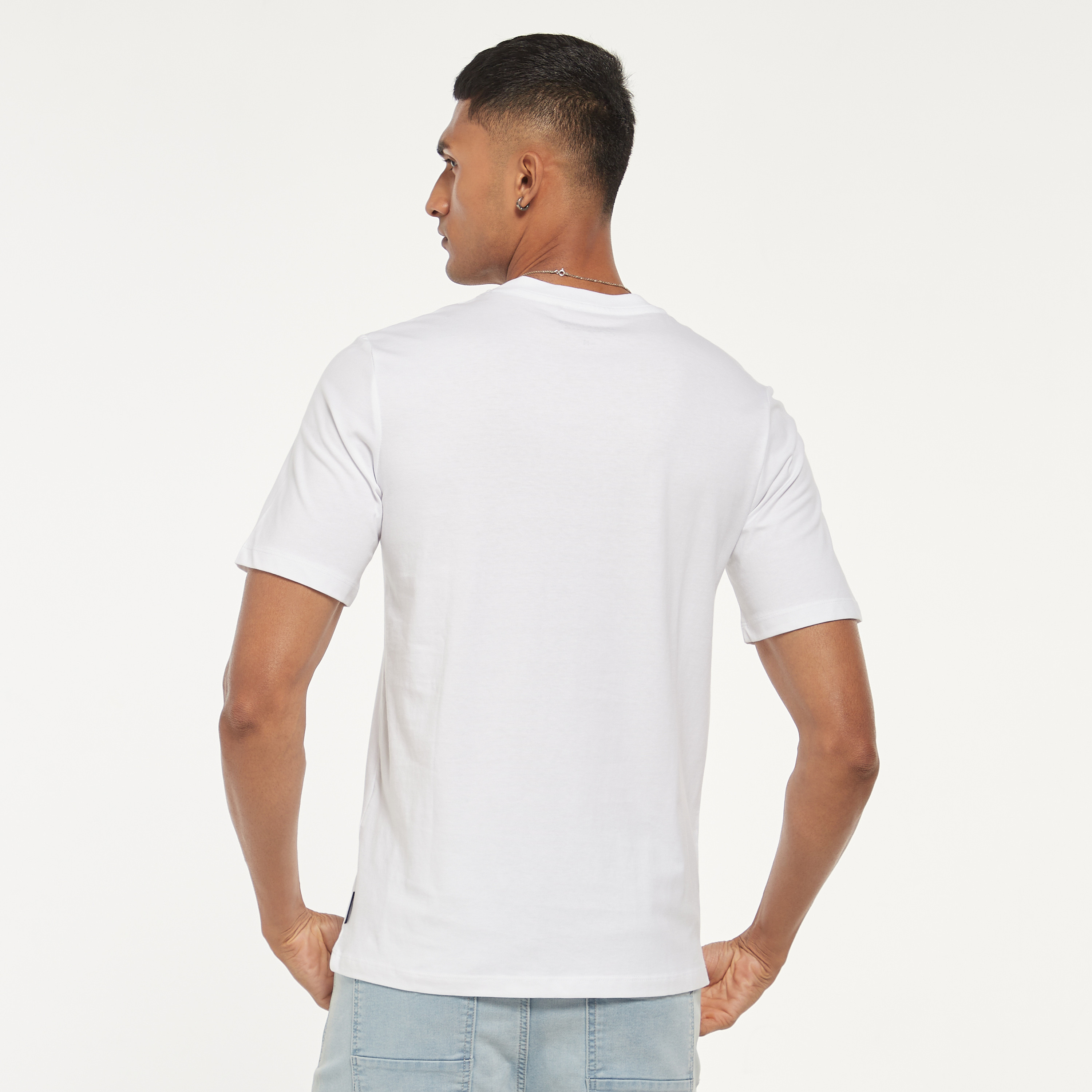 تي شيرت من جاك آند جونز مع شعار بأكمام قصيرة و ياقة مستديرة-men-clothing-tshirtsandpolos-tshirts-image-27