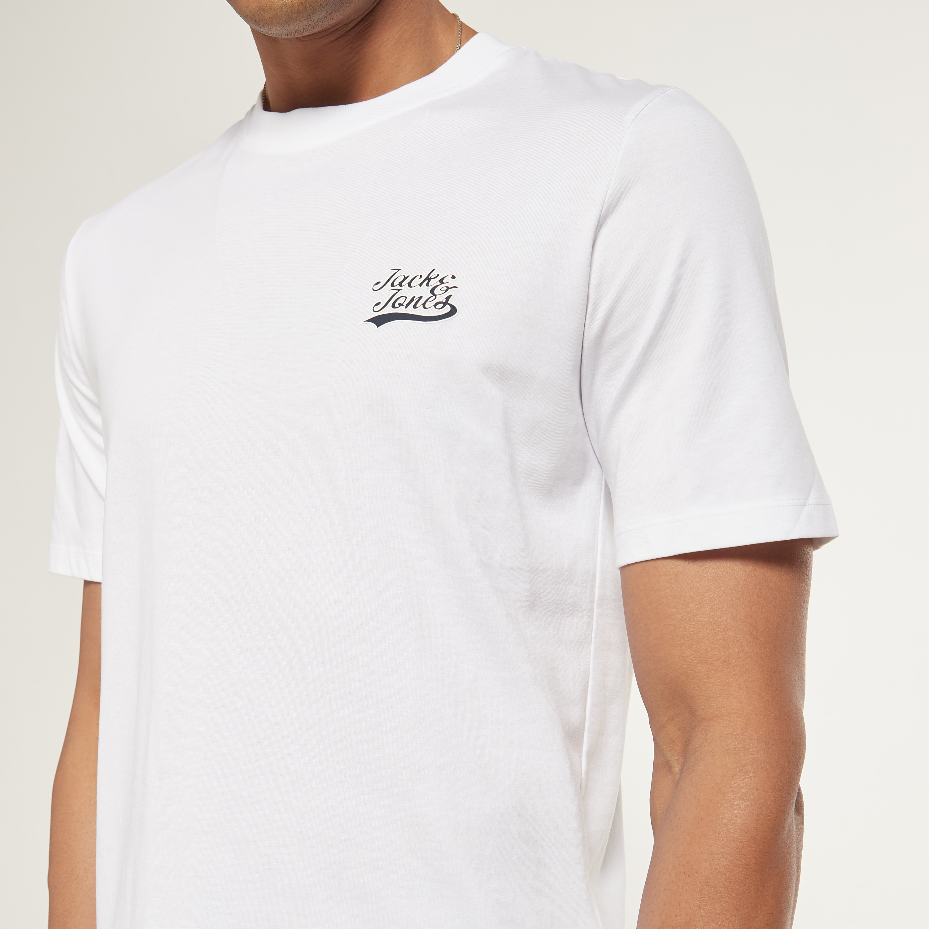تي شيرت من جاك آند جونز مع شعار بأكمام قصيرة و ياقة مستديرة-men-clothing-tshirtsandpolos-tshirts-image-28