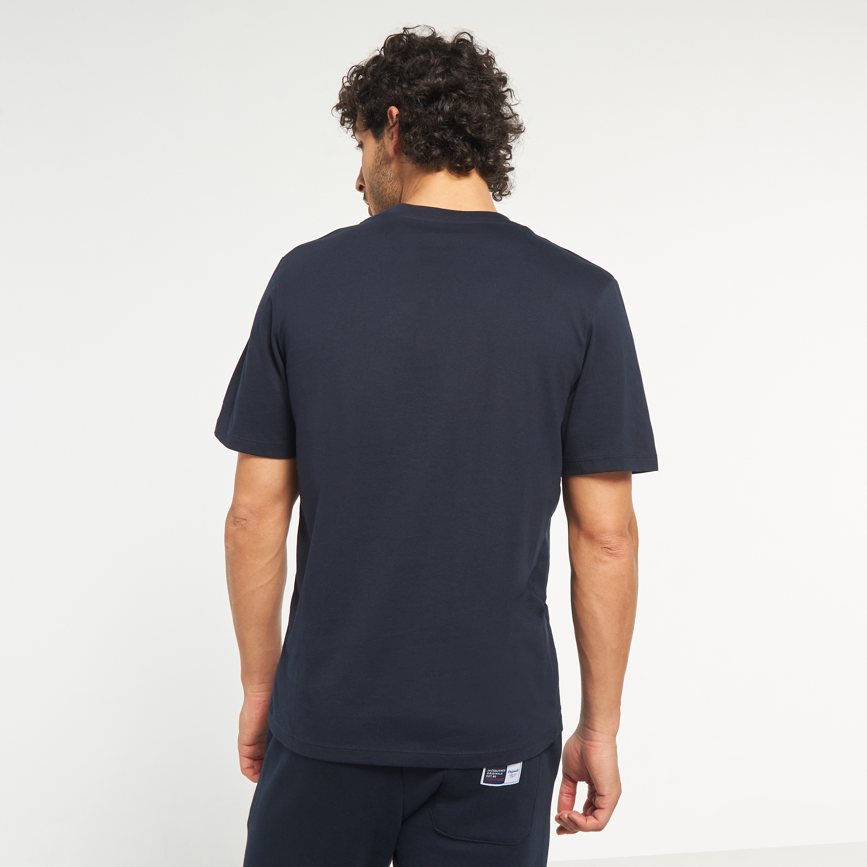 تي شيرت من جاك آند جونز مع شعار بأكمام قصيرة و ياقة مستديرة-men-clothing-tshirtsandpolos-tshirts-image-7