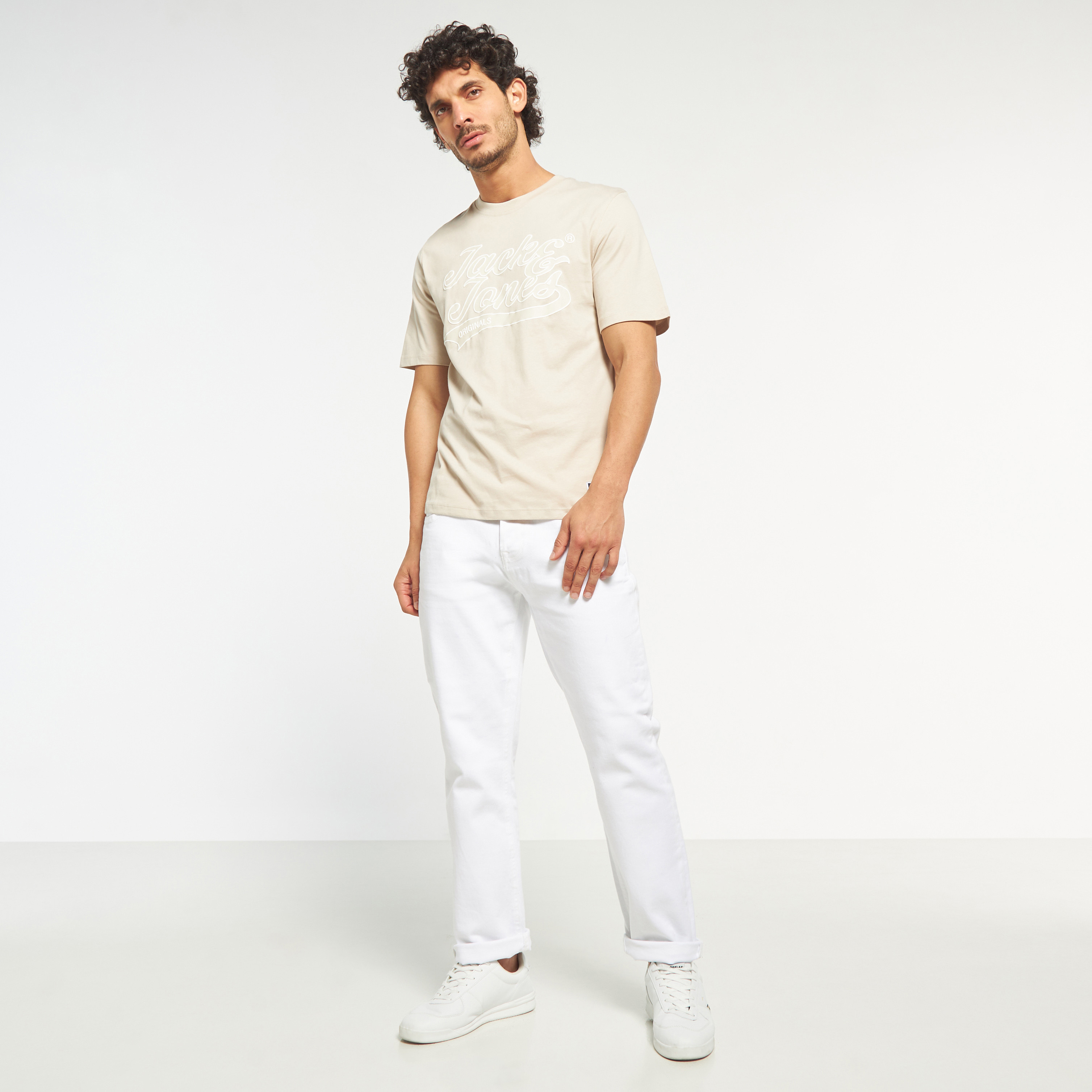تي شيرت من جاك آند جونز مع شعار بأكمام قصيرة و ياقة مستديرة-men-clothing-tshirtsandpolos-tshirts-image-10