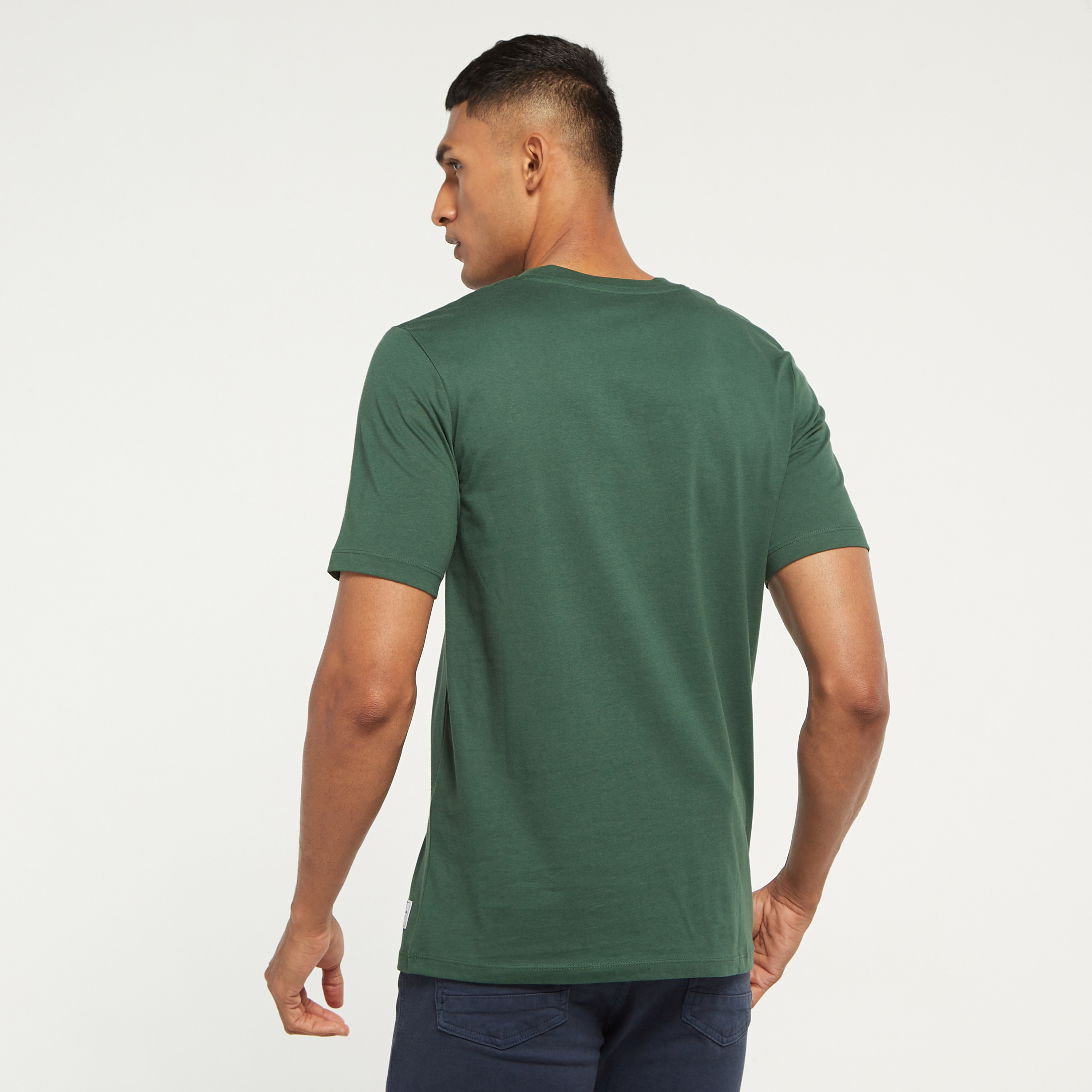تي شيرت من جاك آند جونز مع شعار بأكمام قصيرة و ياقة مستديرة-men-clothing-tshirtsandpolos-tshirts-image-15