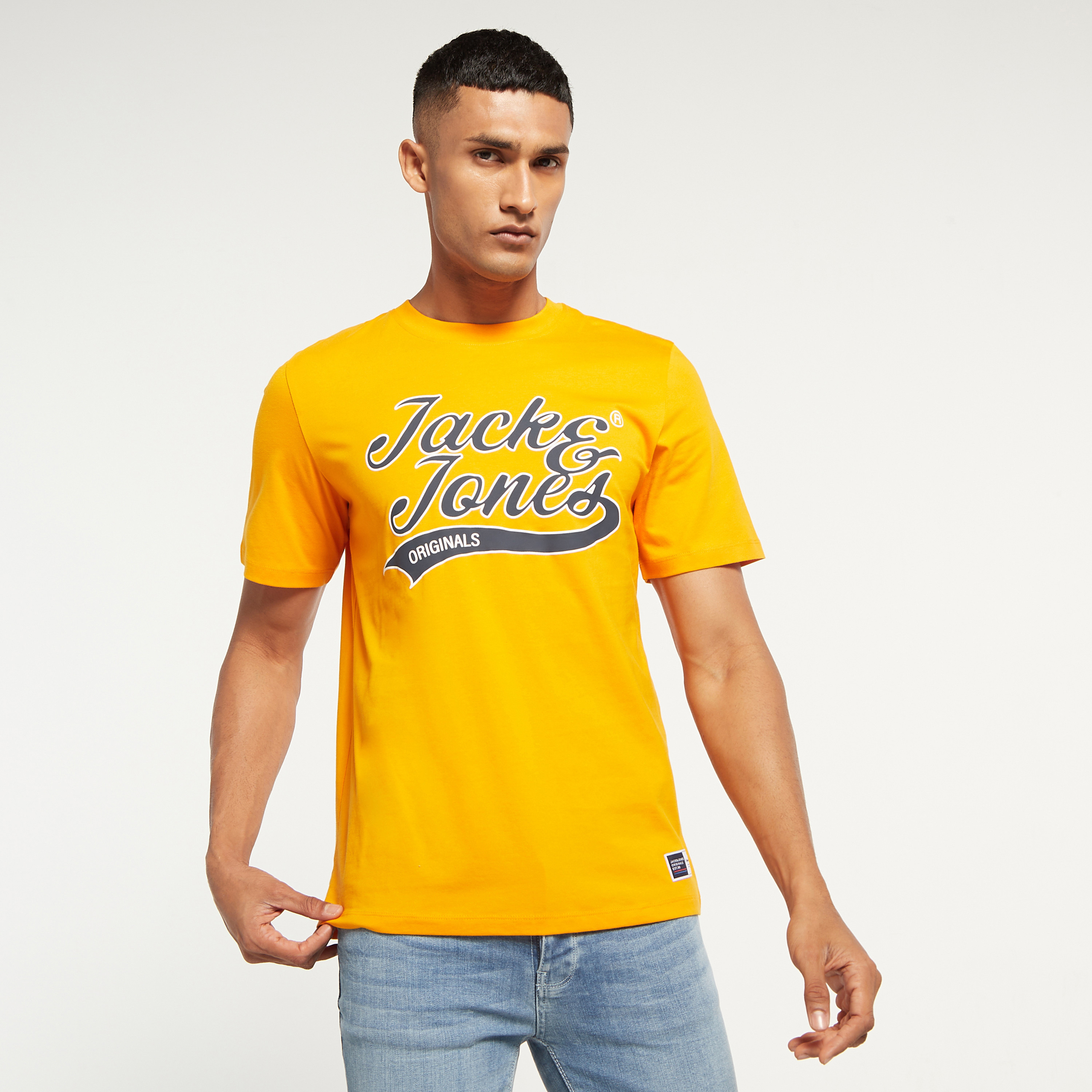 تي شيرت من جاك آند جونز مع شعار بأكمام قصيرة و ياقة مستديرة-men-clothing-tshirtsandpolos-tshirts-image-17