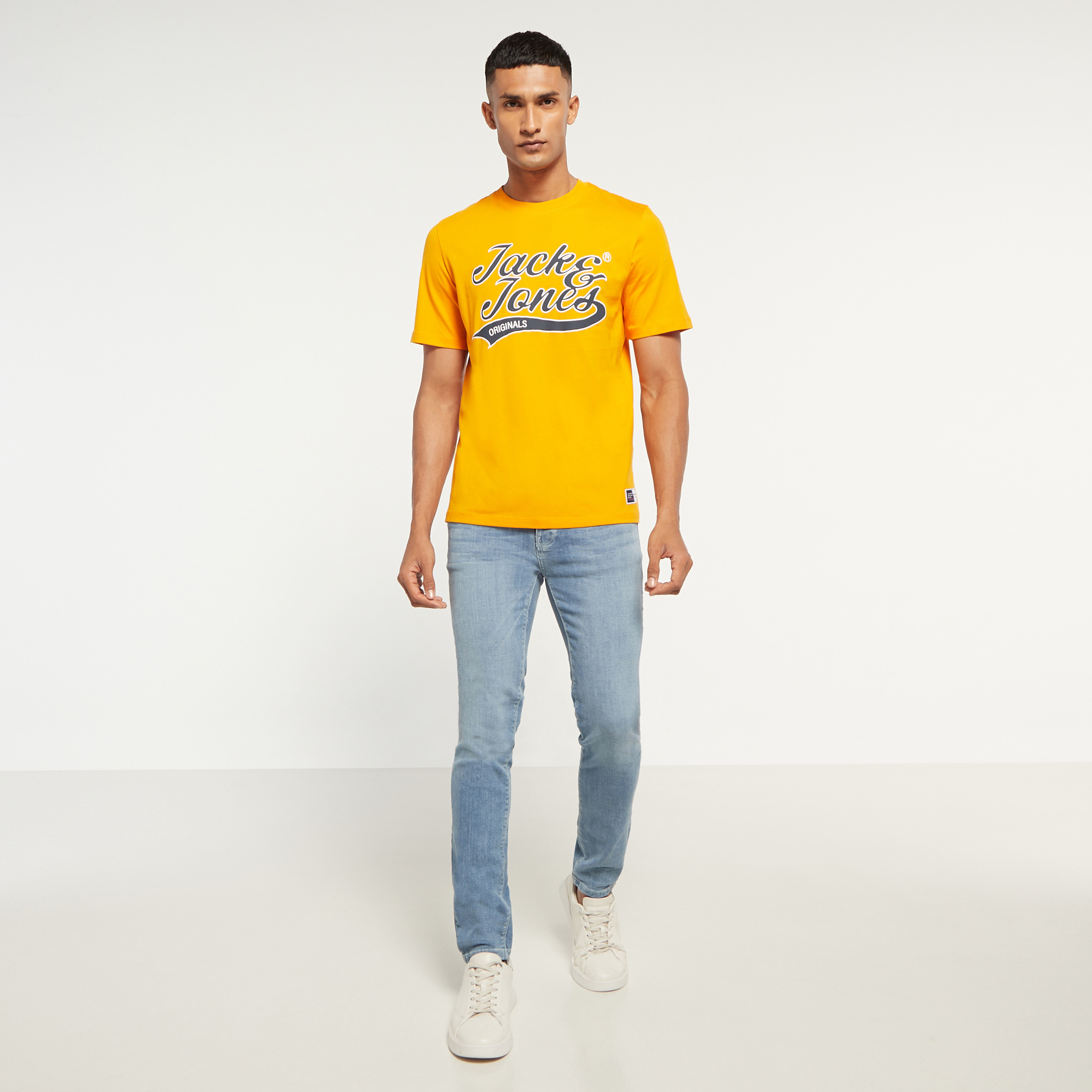 تي شيرت من جاك آند جونز مع شعار بأكمام قصيرة و ياقة مستديرة-men-clothing-tshirtsandpolos-tshirts-image-18