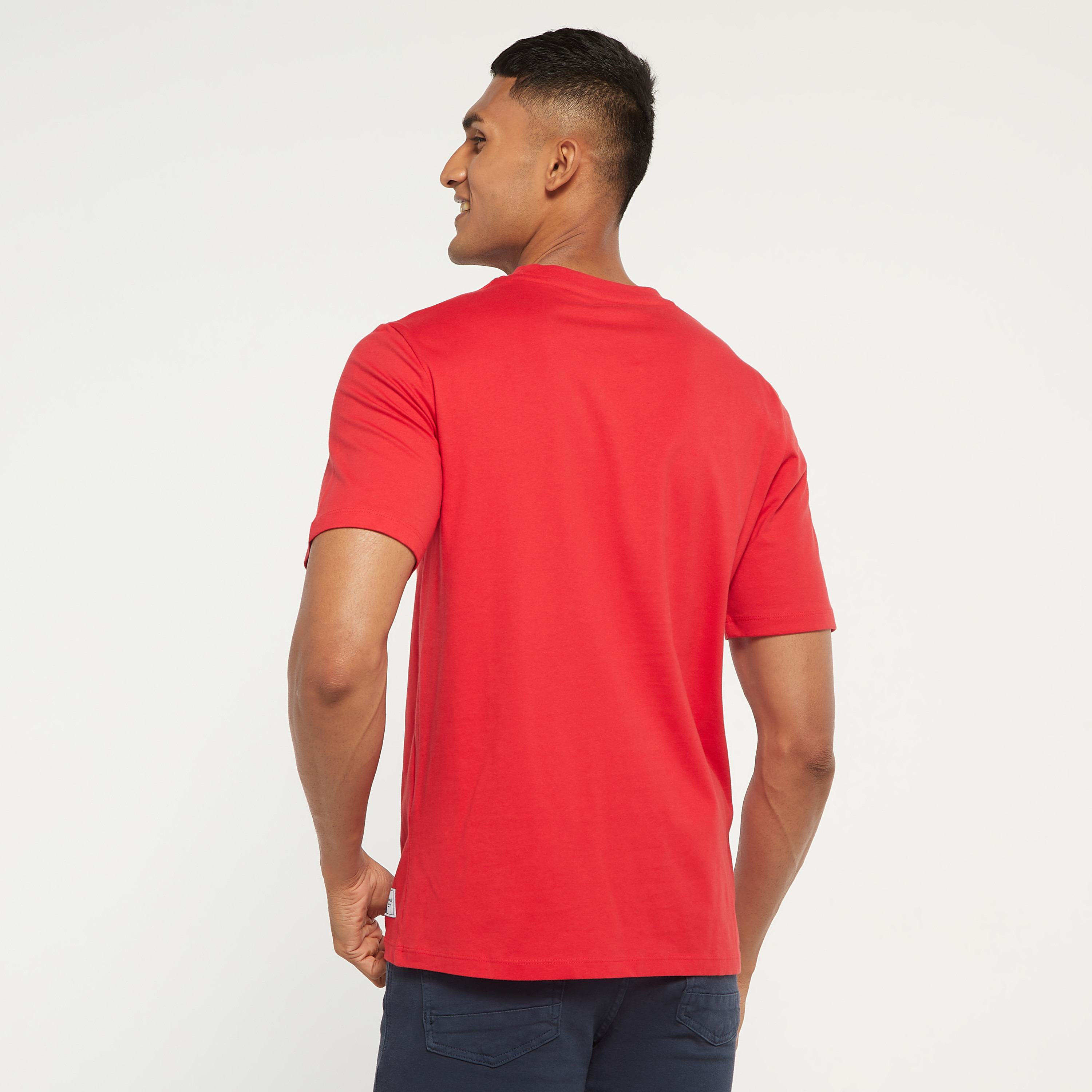 تي شيرت من جاك آند جونز مع شعار بأكمام قصيرة و ياقة مستديرة-men-clothing-tshirtsandpolos-tshirts-image-23