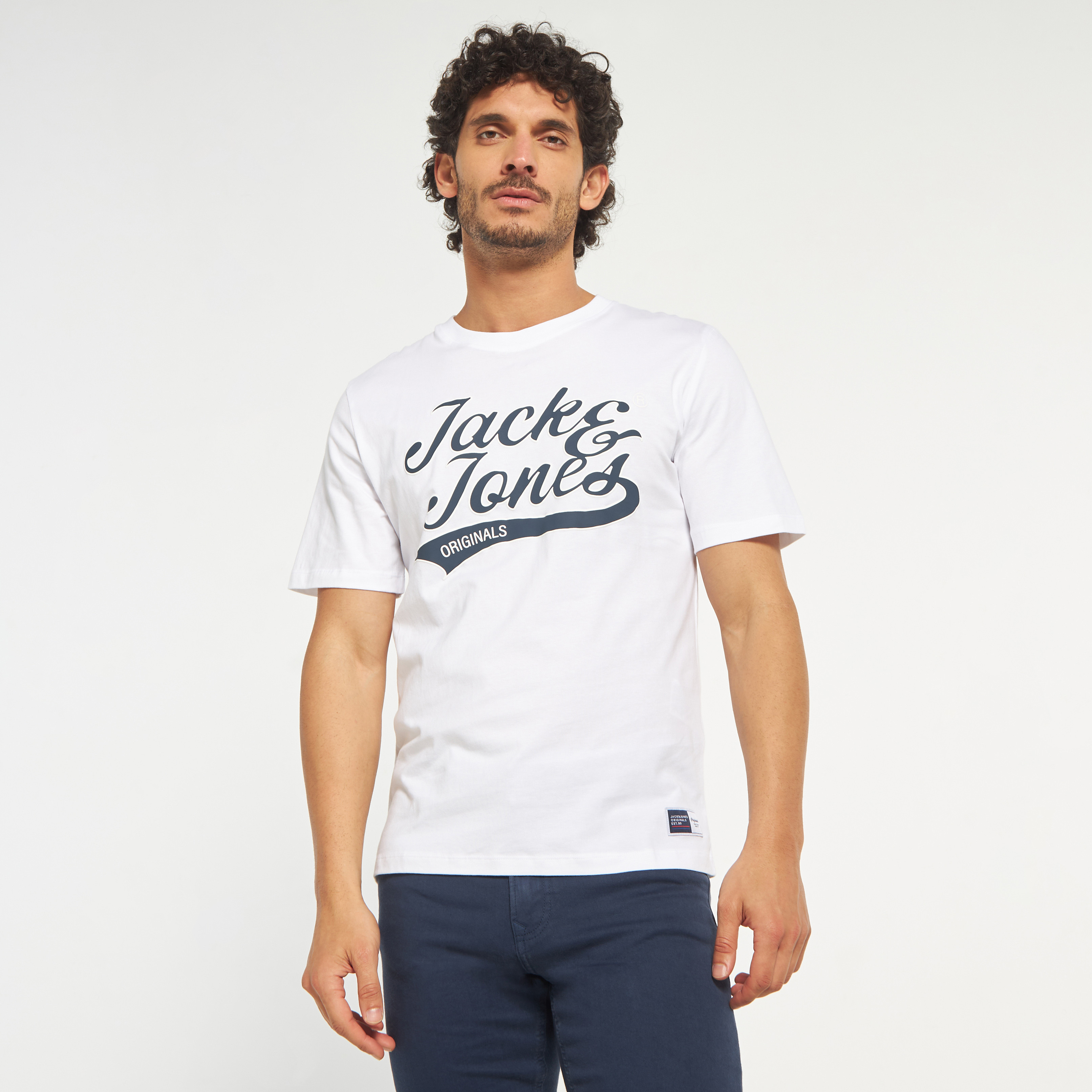تي شيرت من جاك آند جونز مع شعار بأكمام قصيرة و ياقة مستديرة-men-clothing-tshirtsandpolos-tshirts-image-25