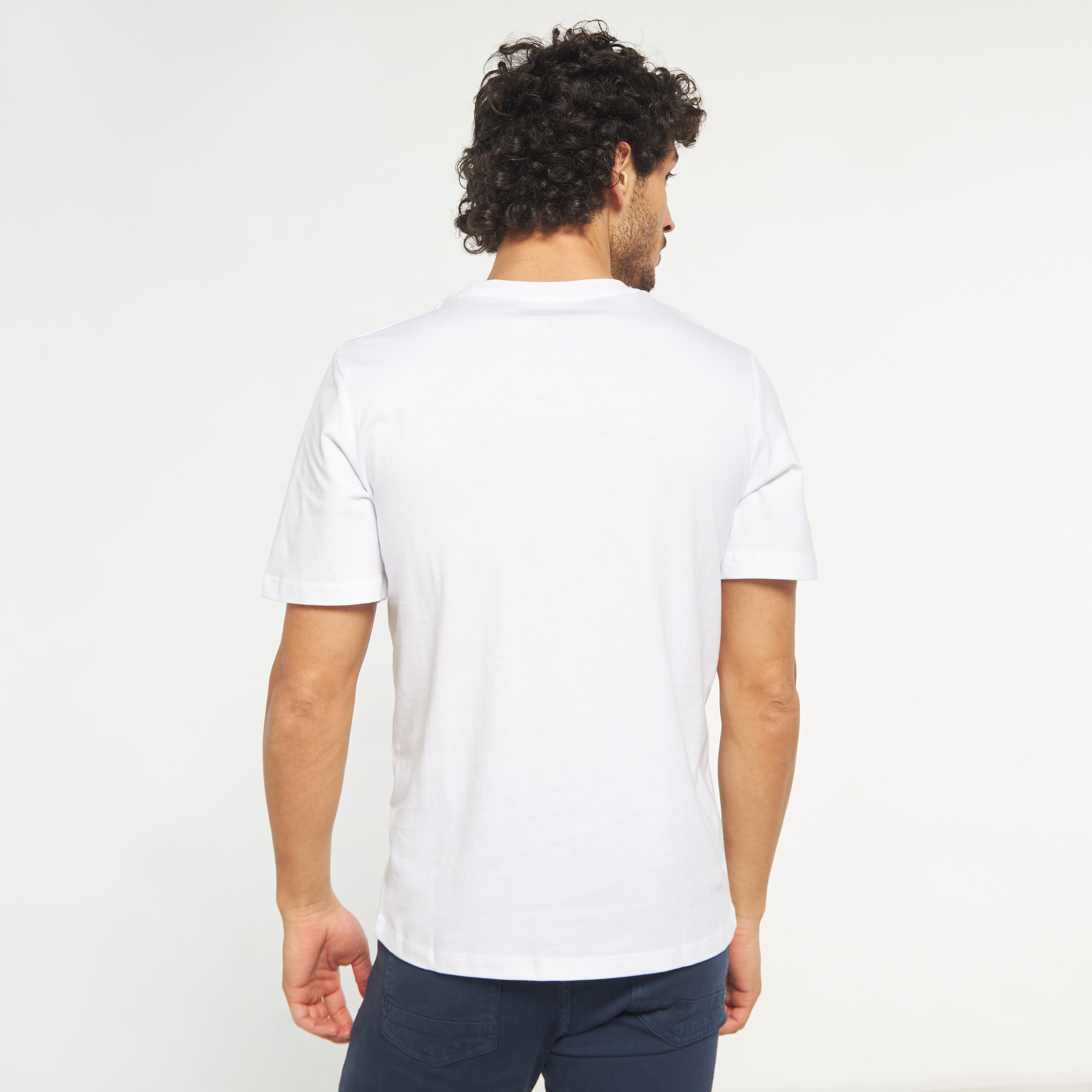 تي شيرت من جاك آند جونز مع شعار بأكمام قصيرة و ياقة مستديرة-men-clothing-tshirtsandpolos-tshirts-image-27