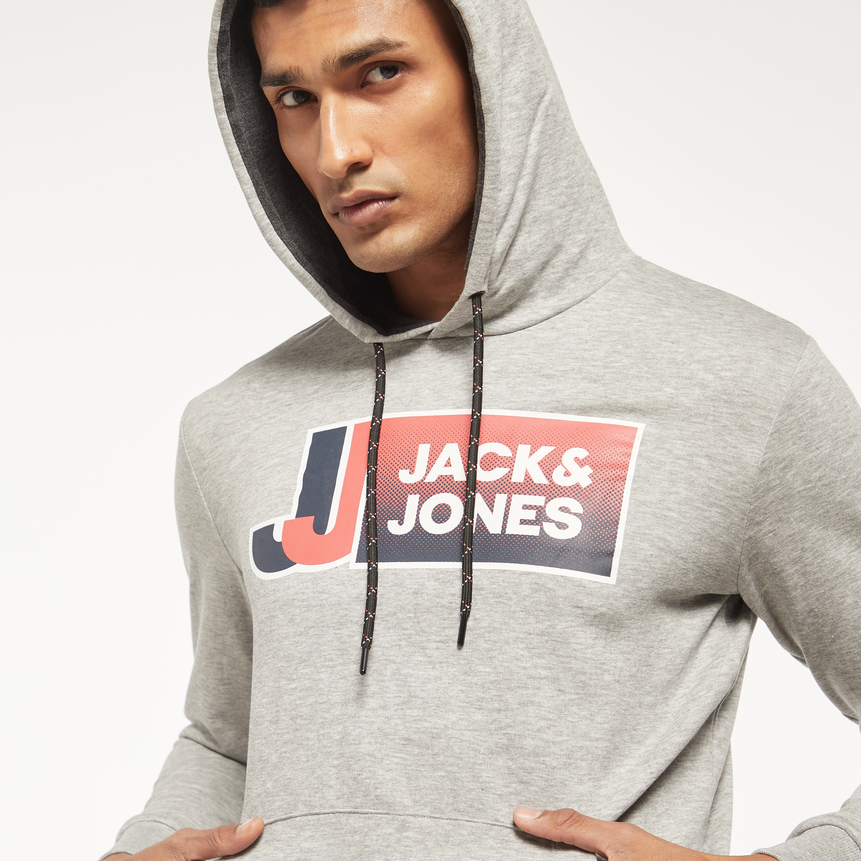 هودي من جاك آند جونز مطبوع بأكمام طويلة مع جيب كانغارو-men-winterwear-hoodiesandsweatshirts-image-8