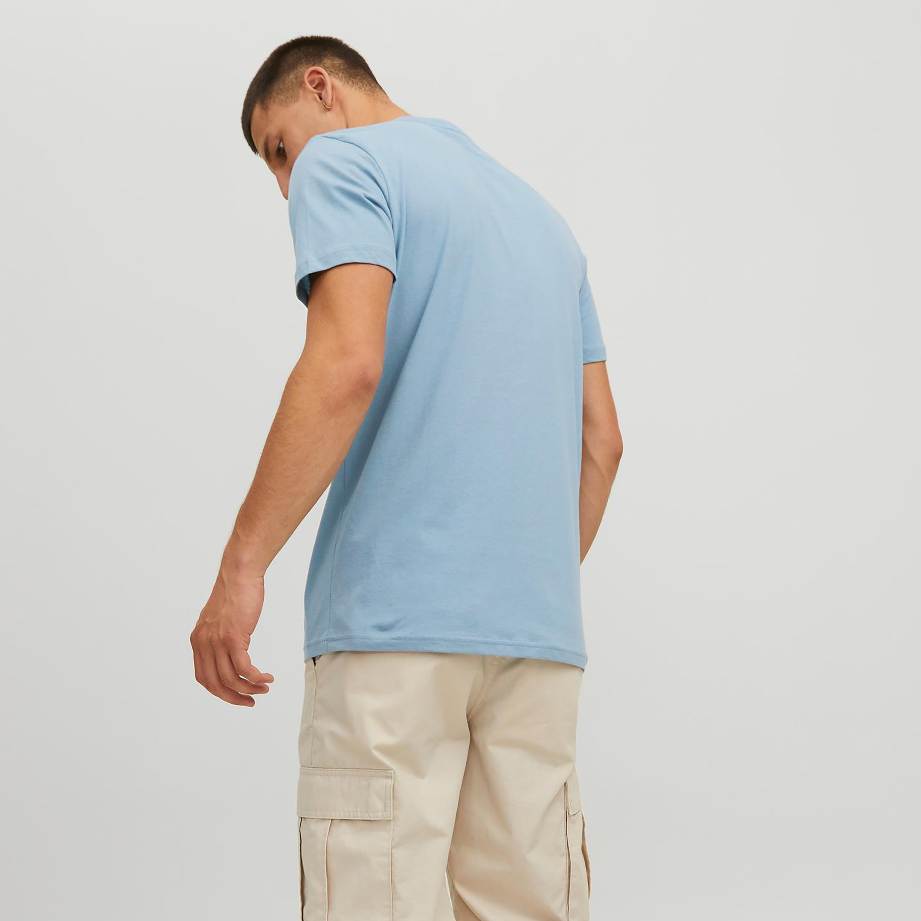 تي شيرت من جاك آند جونز مع شعار بأكمام قصيرة و ياقة مستديرة-men-clothing-tshirtsandpolos-tshirts-image-4
