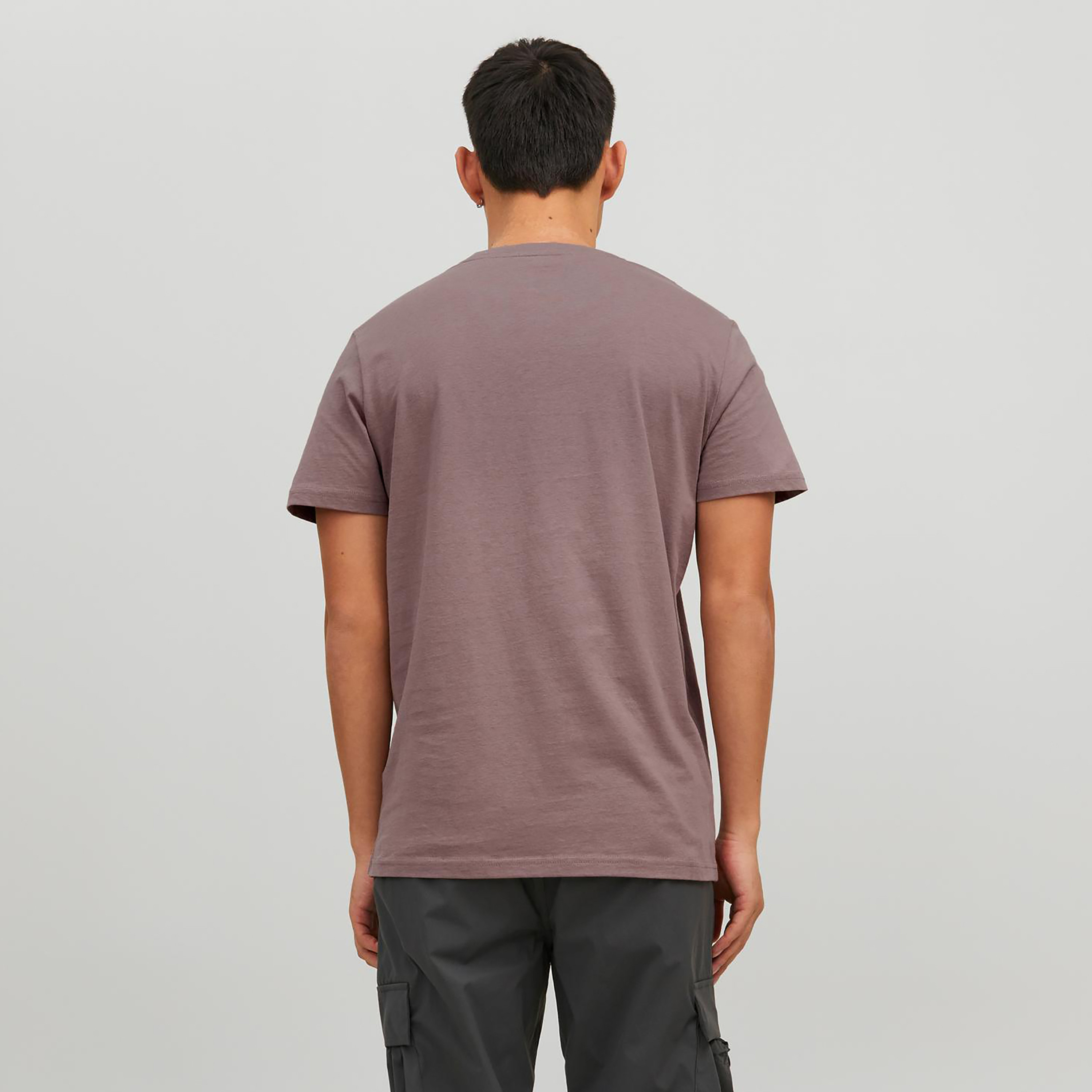 تي شيرت من جاك آند جونز مع شعار بأكمام قصيرة و ياقة مستديرة-men-clothing-tshirtsandpolos-tshirts-image-14