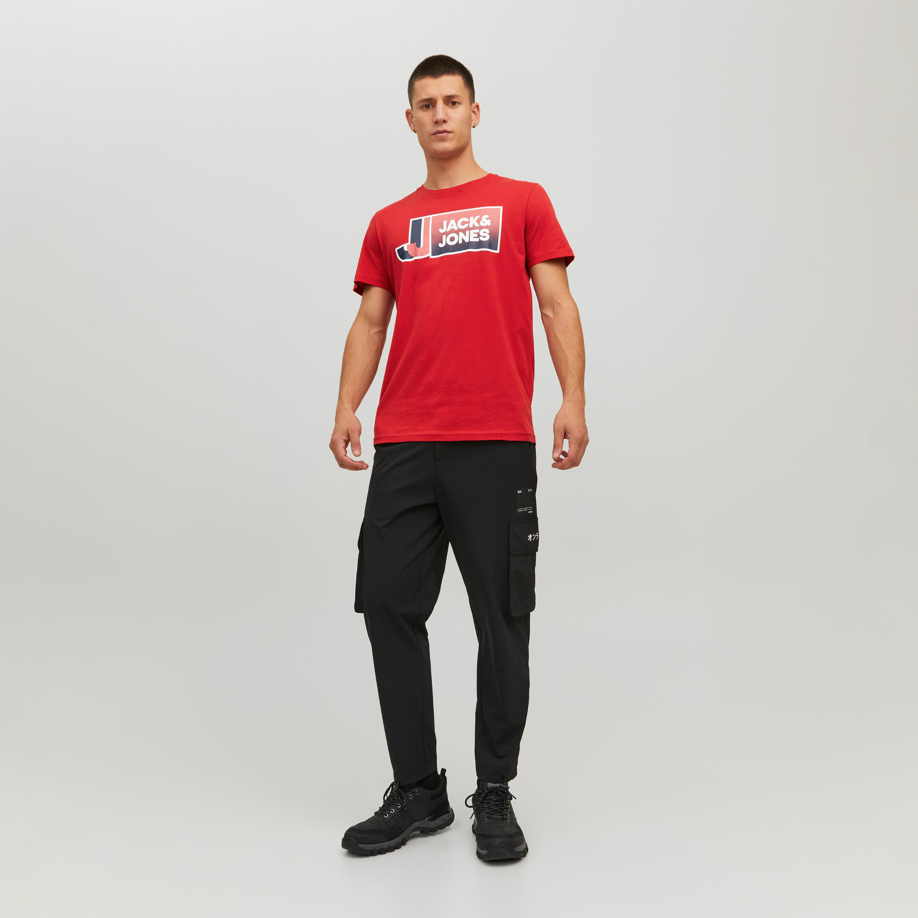 تي شيرت من جاك آند جونز مع شعار بأكمام قصيرة و ياقة مستديرة-men-clothing-tshirtsandpolos-tshirts-image-17