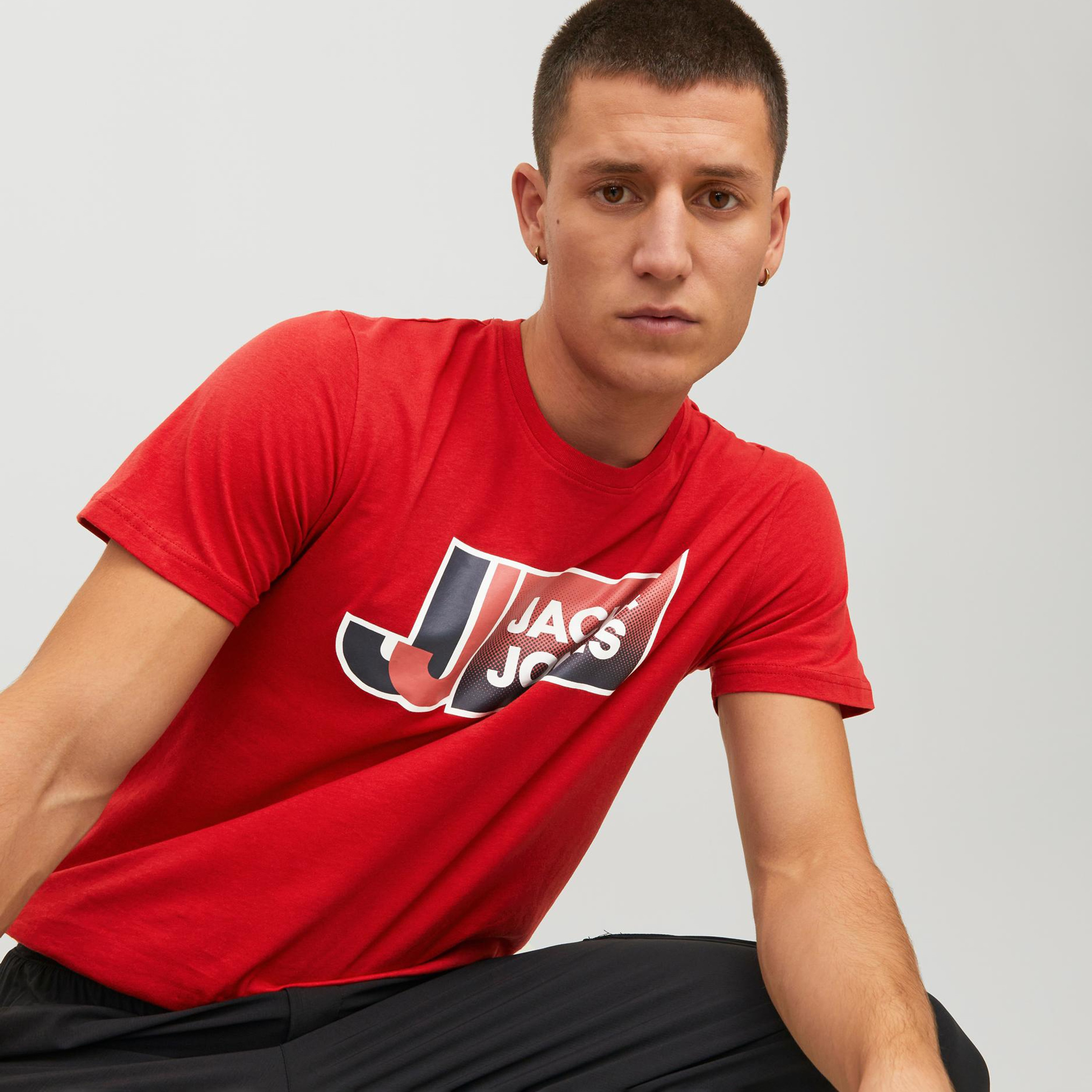 تي شيرت من جاك آند جونز مع شعار بأكمام قصيرة و ياقة مستديرة-men-clothing-tshirtsandpolos-tshirts-image-18