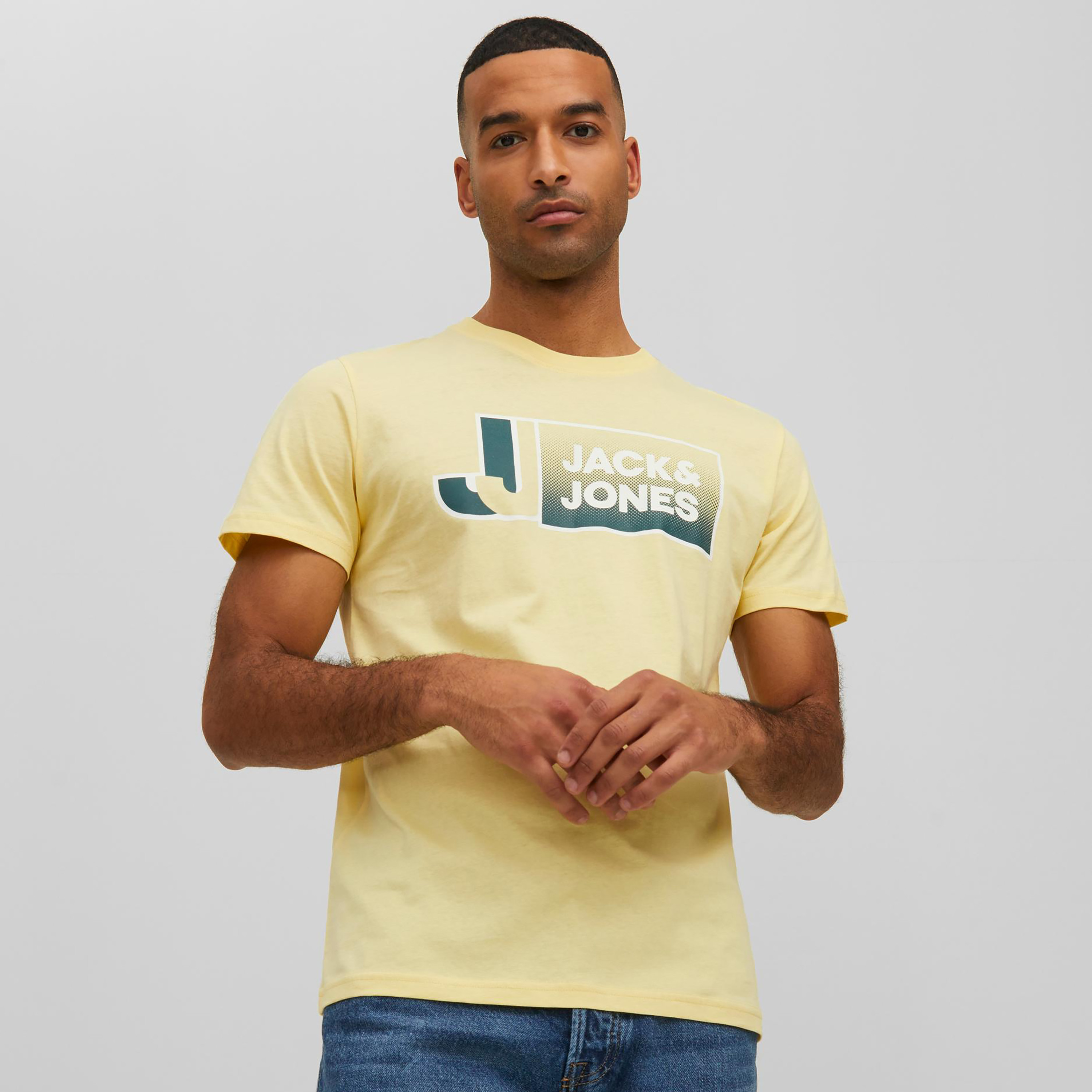 تي شيرت من جاك آند جونز مع شعار بأكمام قصيرة و ياقة مستديرة-men-clothing-tshirtsandpolos-tshirts-image-26
