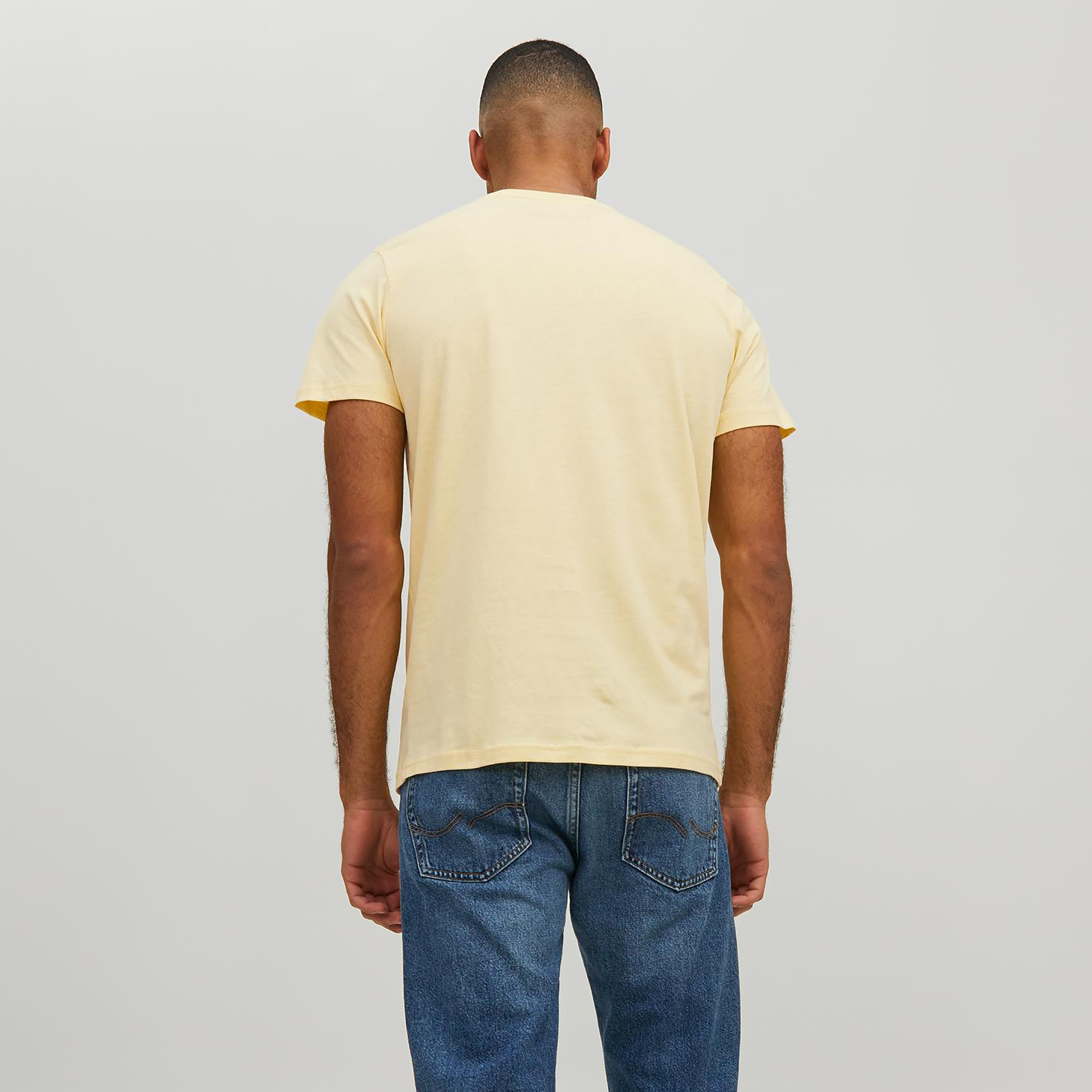 تي شيرت من جاك آند جونز مع شعار بأكمام قصيرة و ياقة مستديرة-men-clothing-tshirtsandpolos-tshirts-image-29