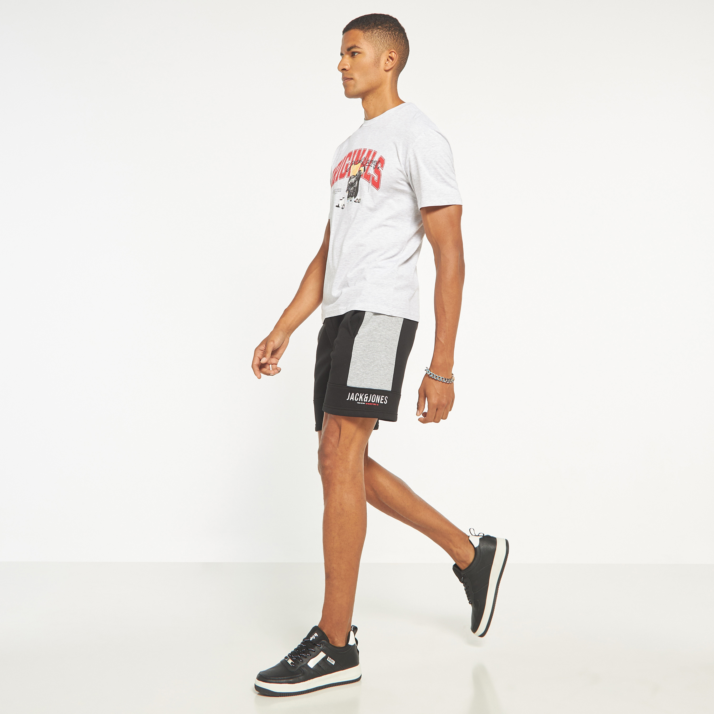 شورتس برباط من جاك آند جونز بمتوسط الارتفاع مع كلر بلوكد -men-clothing-bottoms-shorts-image-2