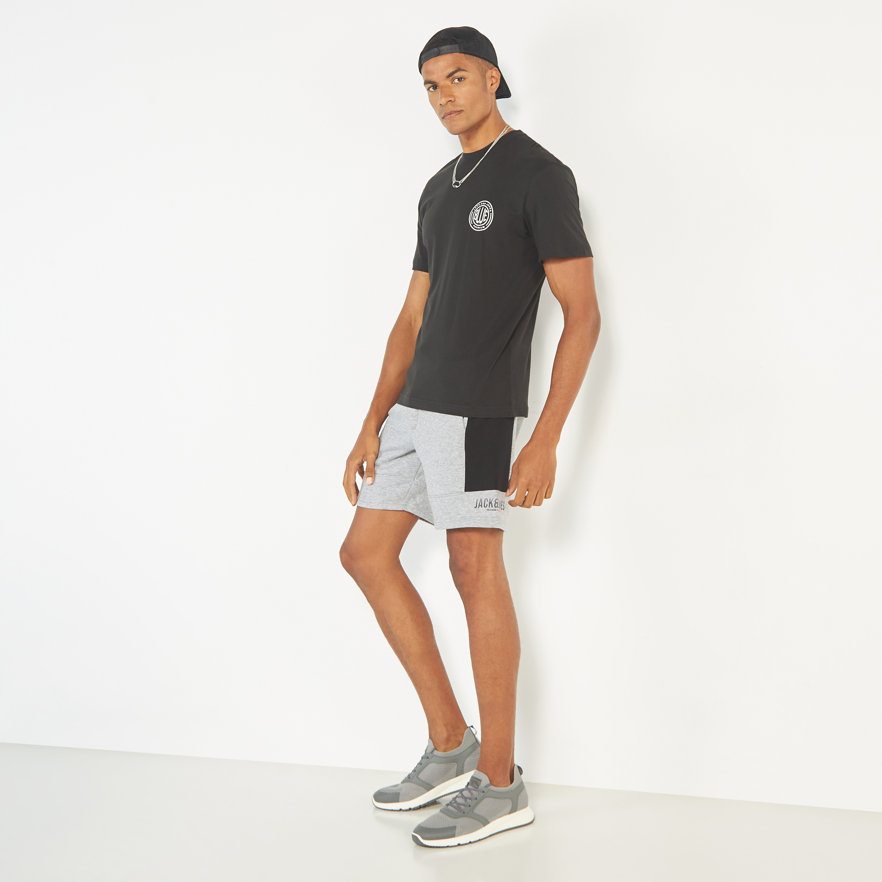 شورتس برباط من جاك آند جونز بمتوسط الارتفاع مع كلر بلوكد -men-clothing-bottoms-shorts-image-6