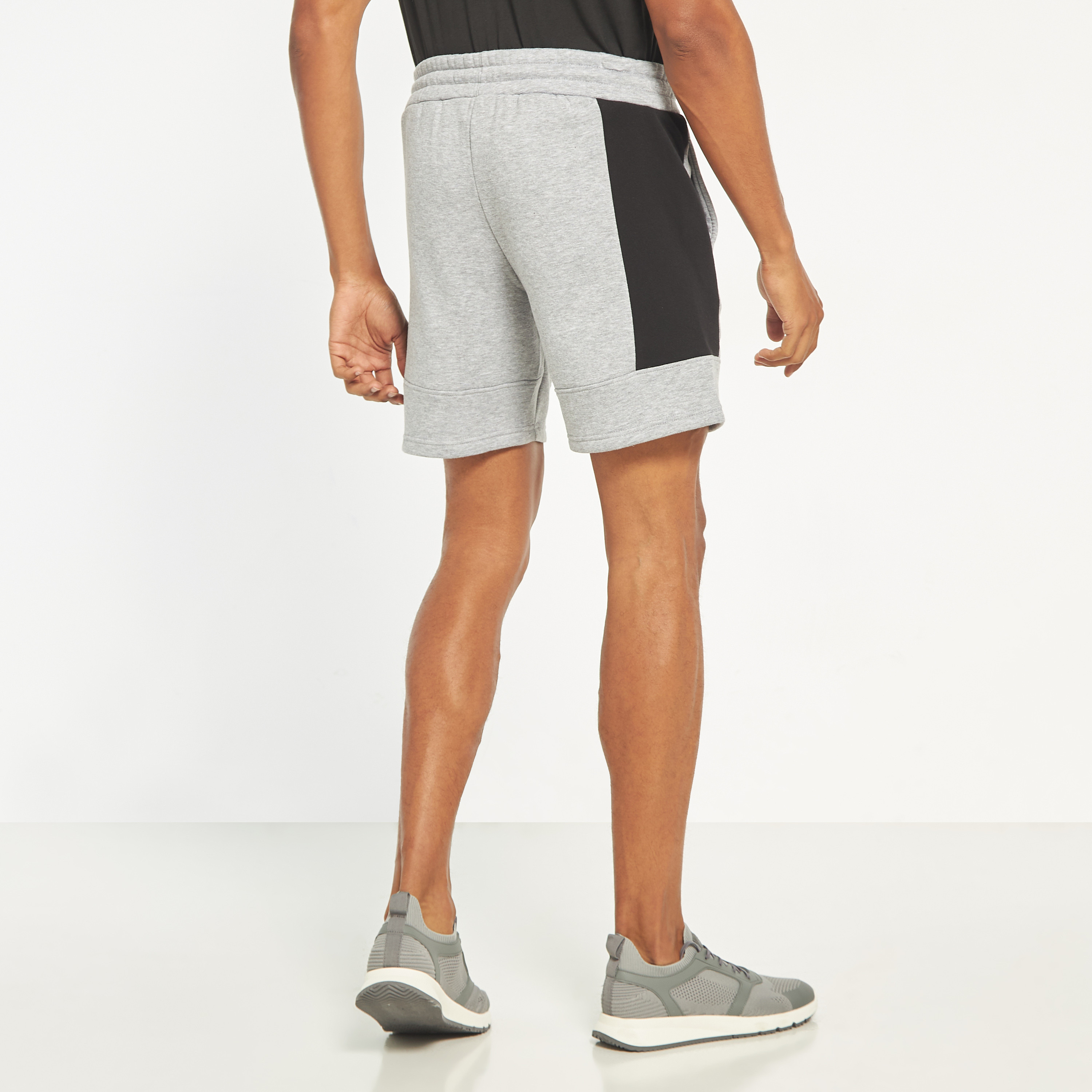 شورتس برباط من جاك آند جونز بمتوسط الارتفاع مع كلر بلوكد -men-clothing-bottoms-shorts-image-7