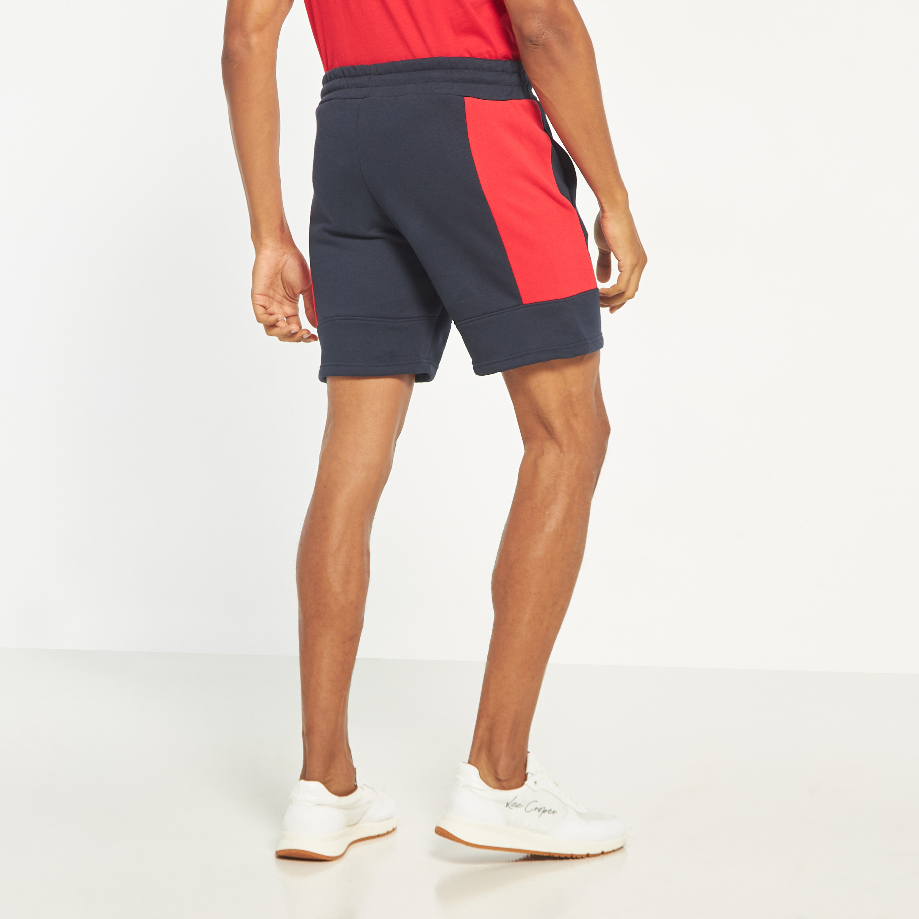 شورتس برباط من جاك آند جونز بمتوسط الارتفاع مع كلر بلوكد -men-clothing-bottoms-shorts-image-12