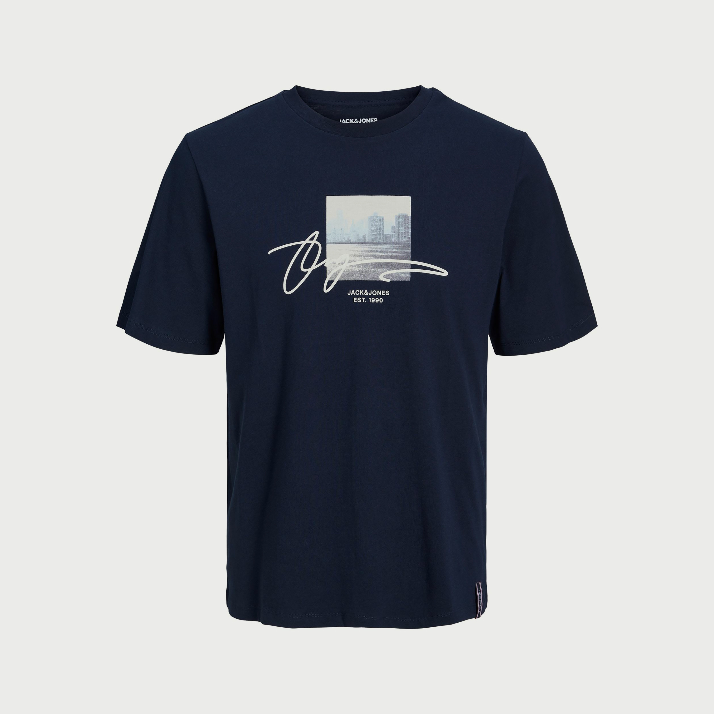 تي شيرت مطبوعة بأكمام قصيرة ورقبة مستديرة  من جاك اند جونز-men-clothing-tshirtsandpolos-tshirts-image-1