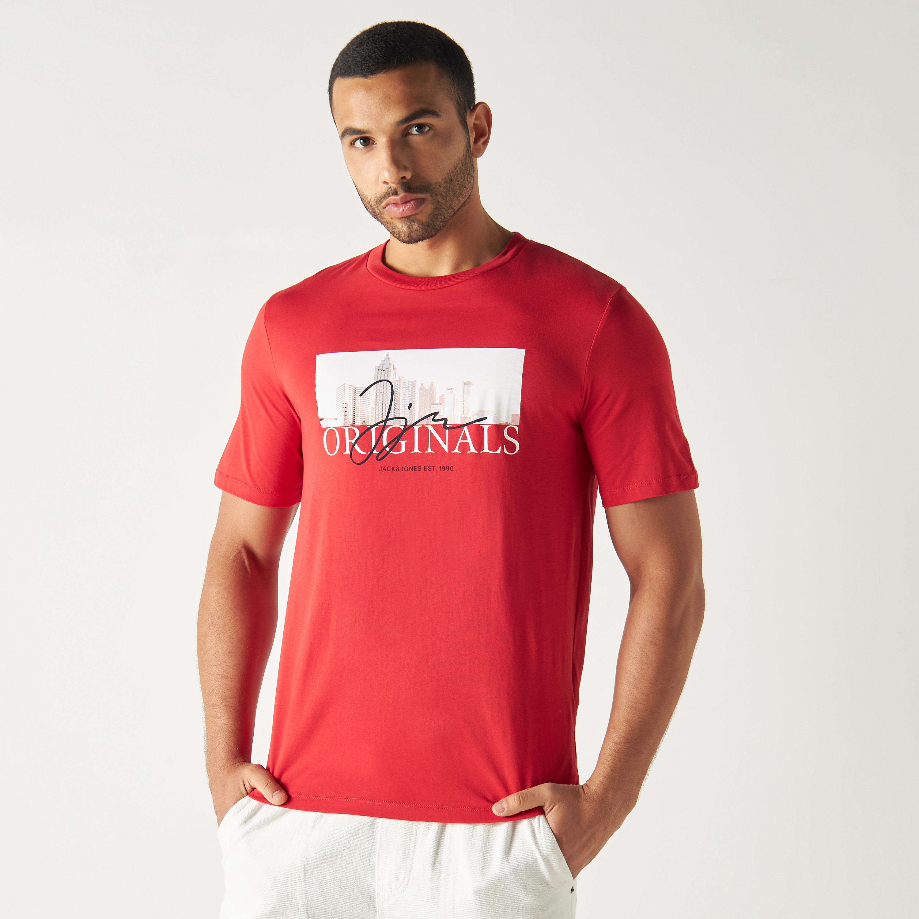 تي شيرت مطبوعة بأكمام قصيرة ورقبة مستديرة  من جاك اند جونز-men-clothing-tshirtsandpolos-tshirts-image-3