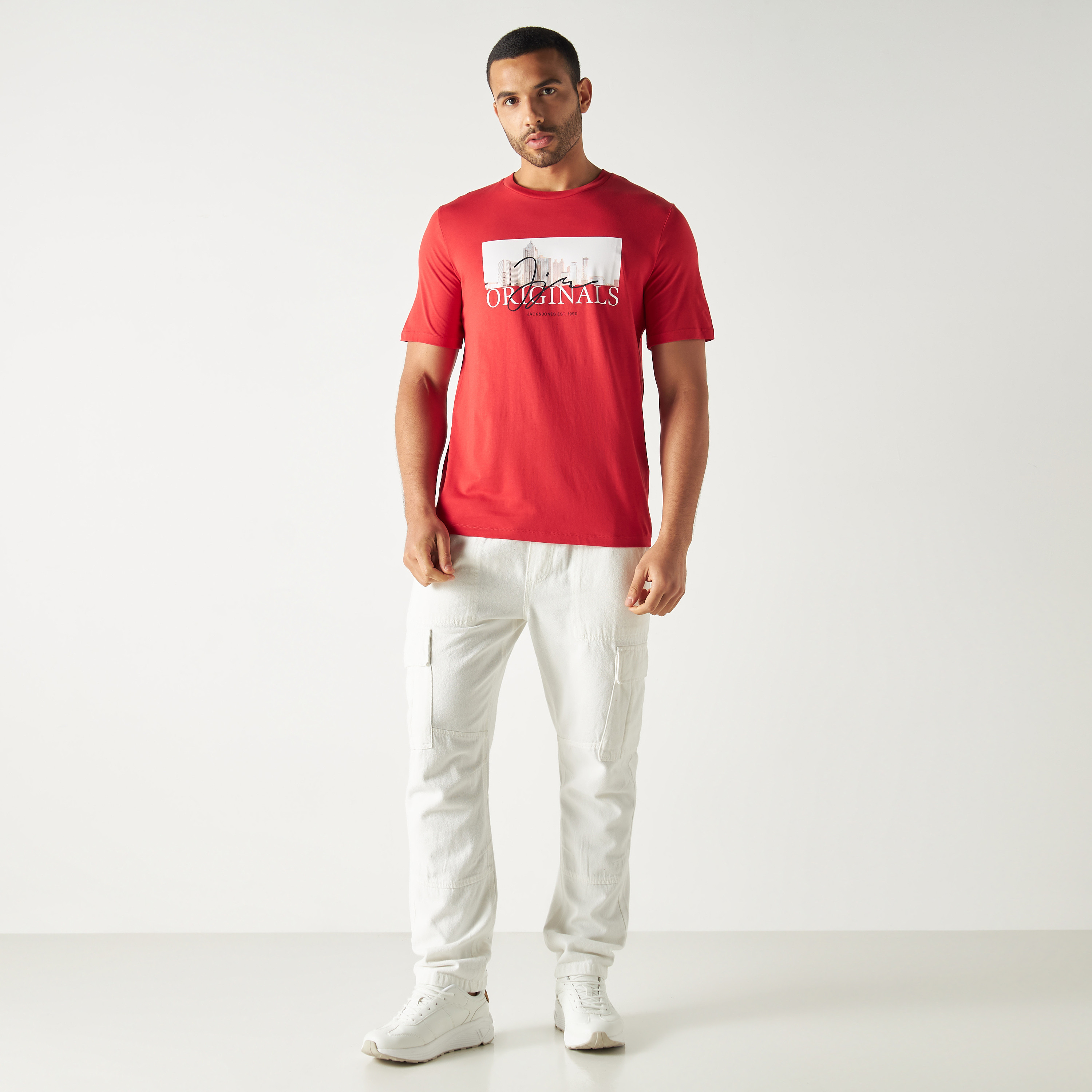 تي شيرت مطبوعة بأكمام قصيرة ورقبة مستديرة  من جاك اند جونز-men-clothing-tshirtsandpolos-tshirts-image-4