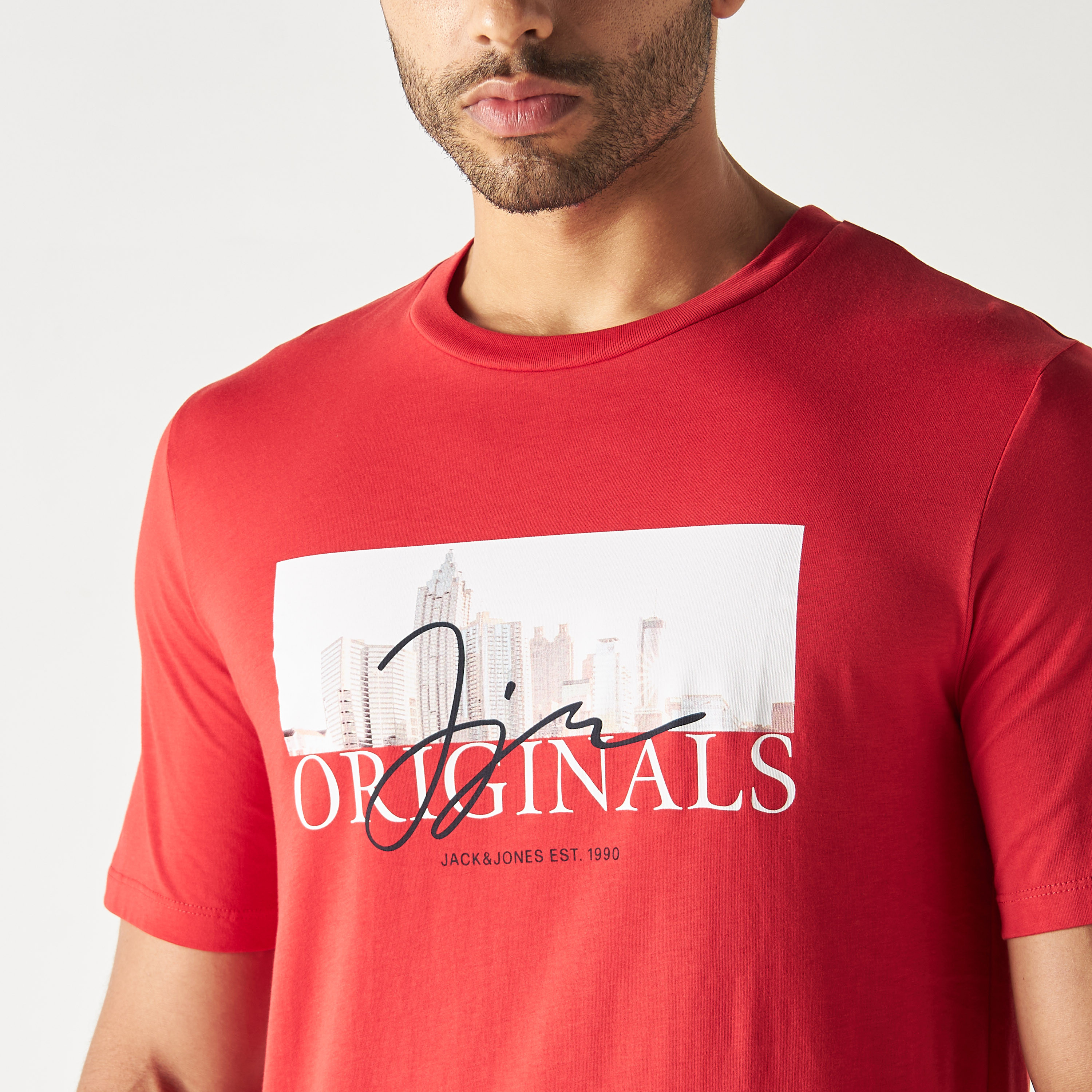تي شيرت مطبوعة بأكمام قصيرة ورقبة مستديرة  من جاك اند جونز-men-clothing-tshirtsandpolos-tshirts-image-6