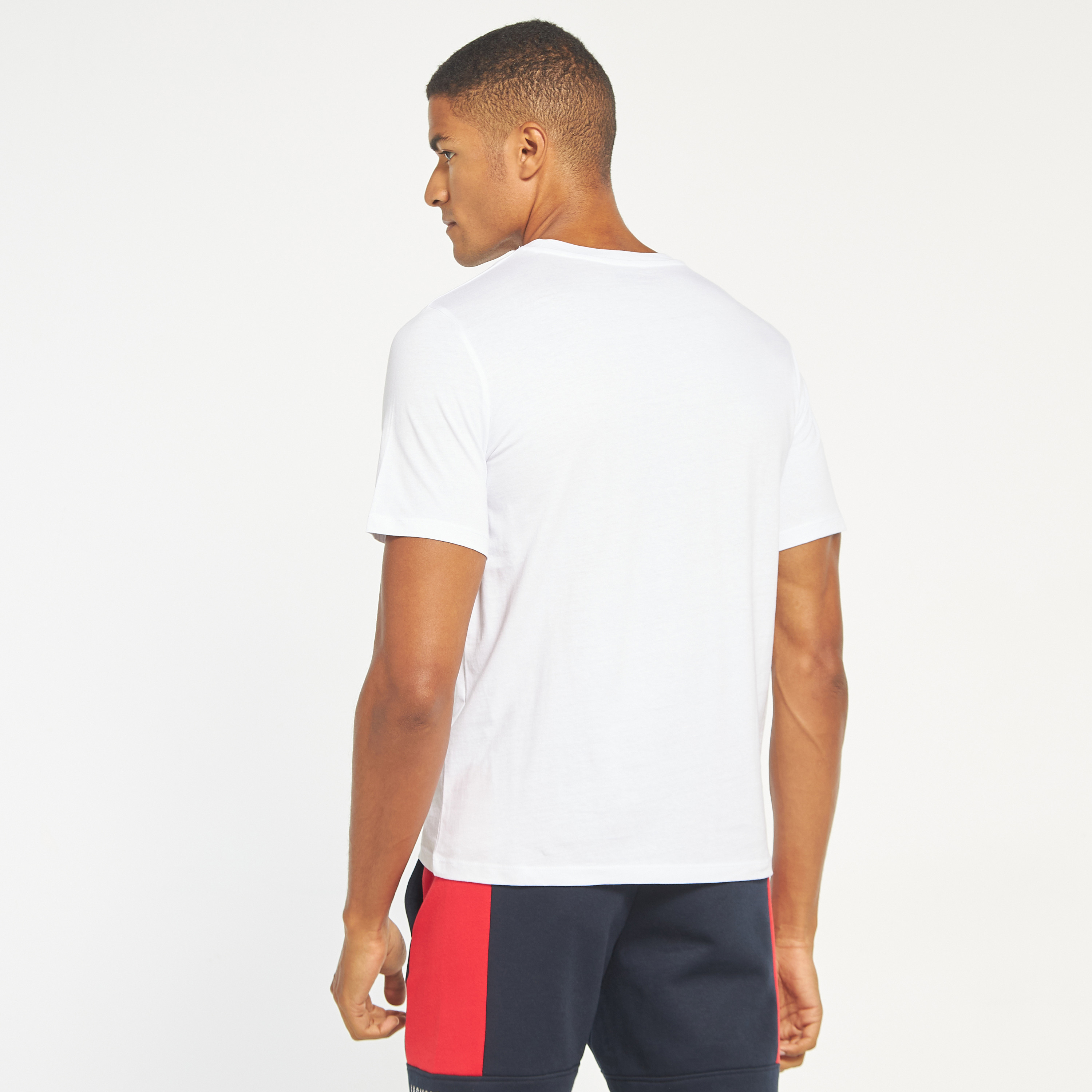 تي شيرت مطبوعة بأكمام قصيرة ورقبة مستديرة  من جاك اند جونز-men-clothing-tshirtsandpolos-tshirts-image-9