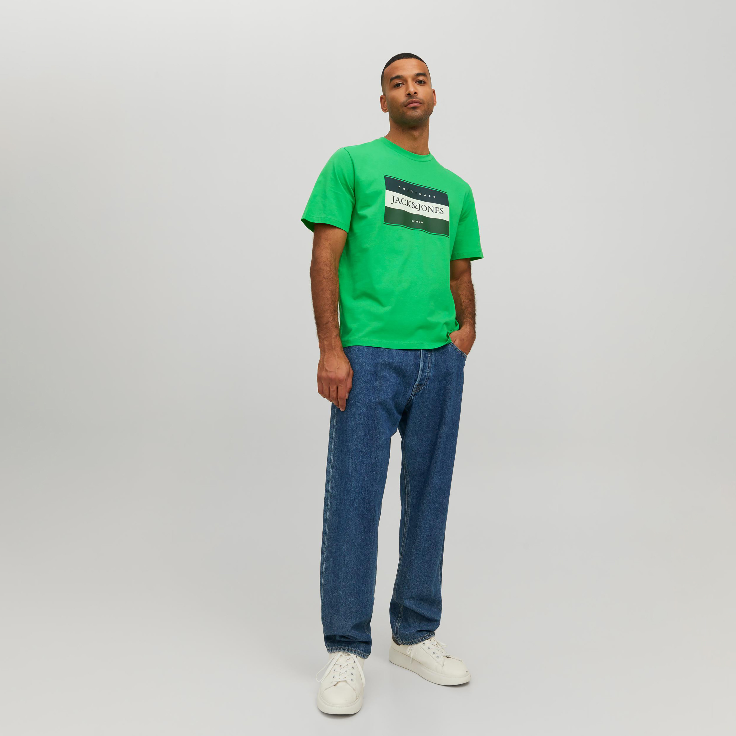 تي شيرت من جاك آند جونز مع شعار بأكمام قصيرة و ياقة مستديرة-men-clothing-tshirtsandpolos-tshirts-image-7