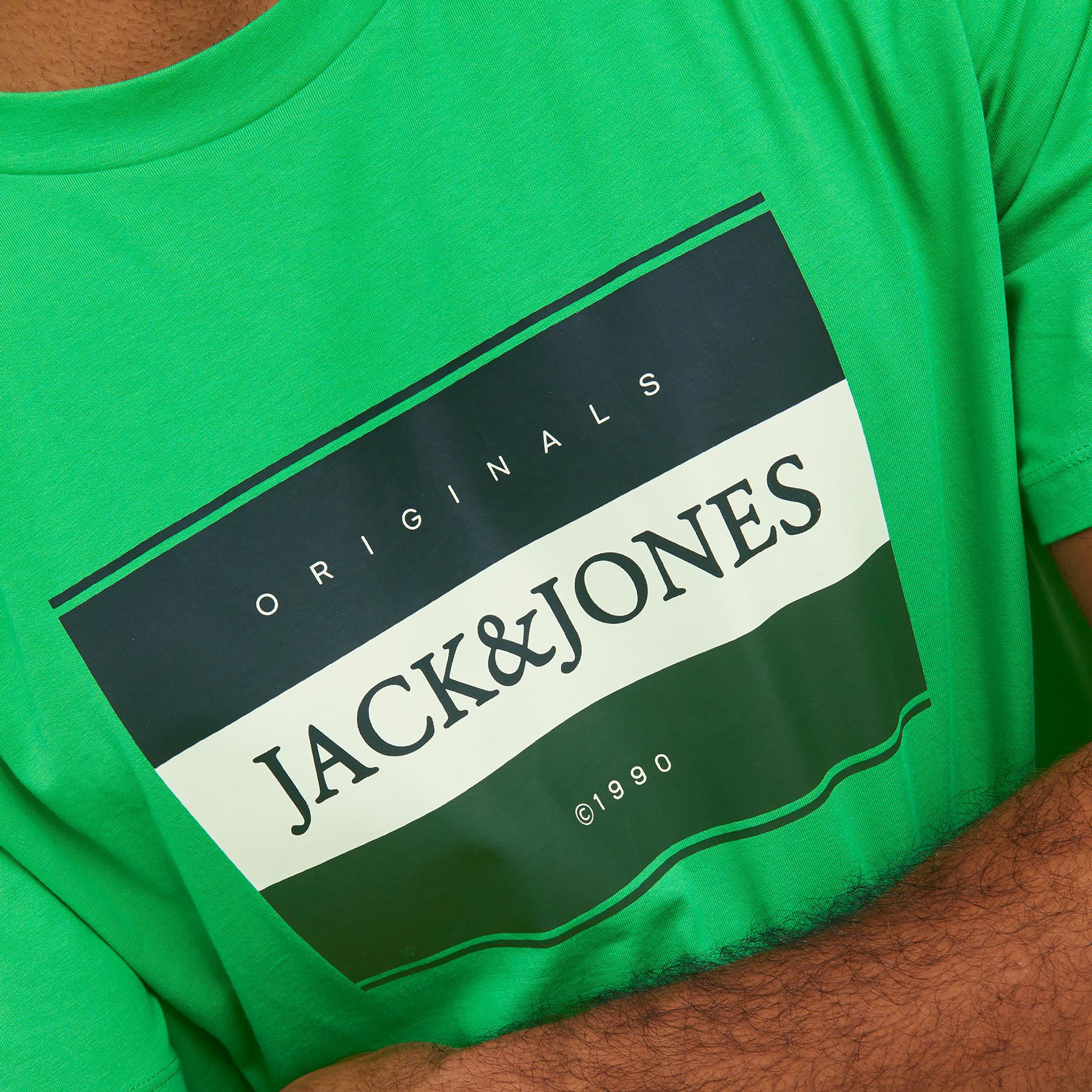 تي شيرت من جاك آند جونز مع شعار بأكمام قصيرة و ياقة مستديرة-men-clothing-tshirtsandpolos-tshirts-image-8