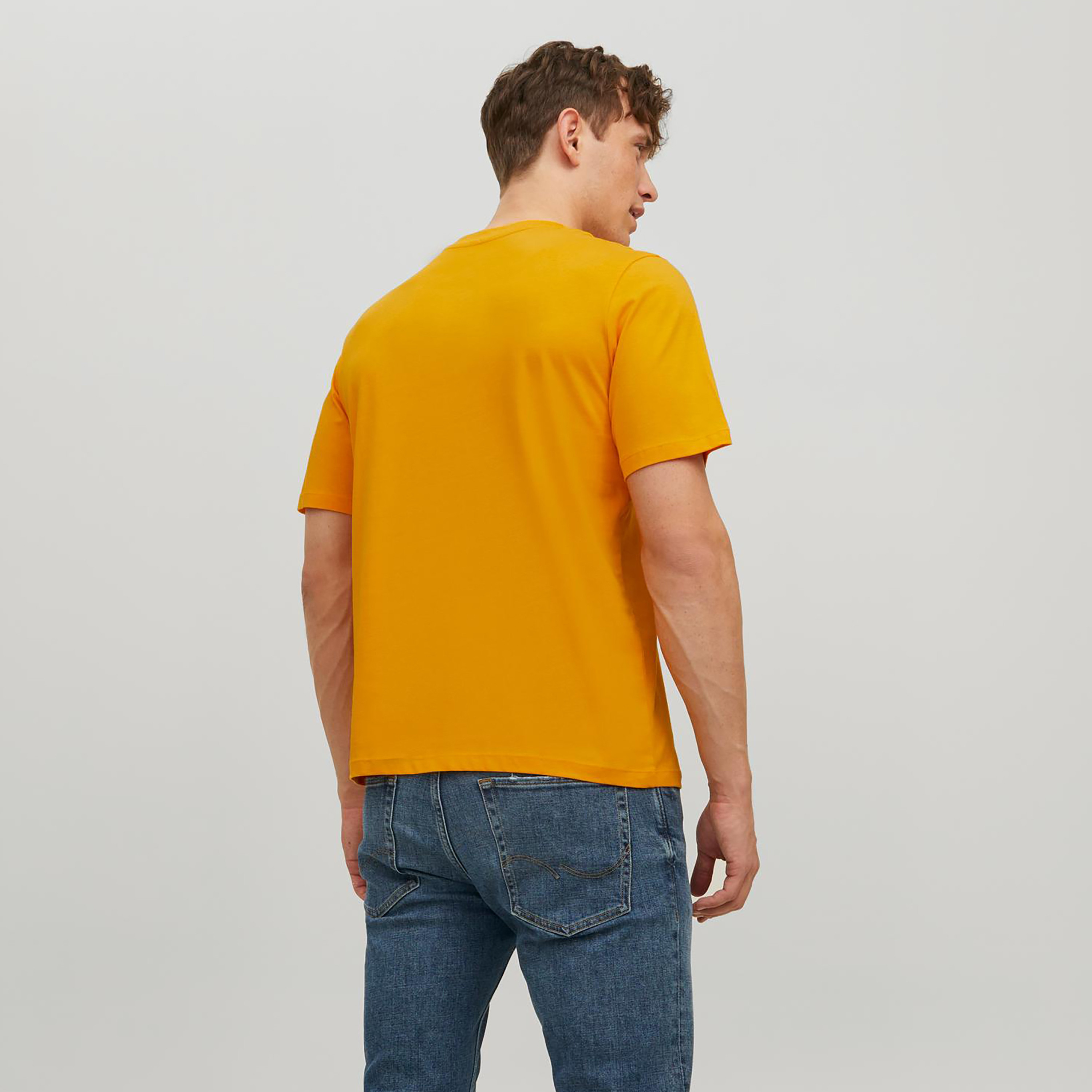 تي شيرت من جاك آند جونز مع شعار بأكمام قصيرة و ياقة مستديرة-men-clothing-tshirtsandpolos-tshirts-image-9