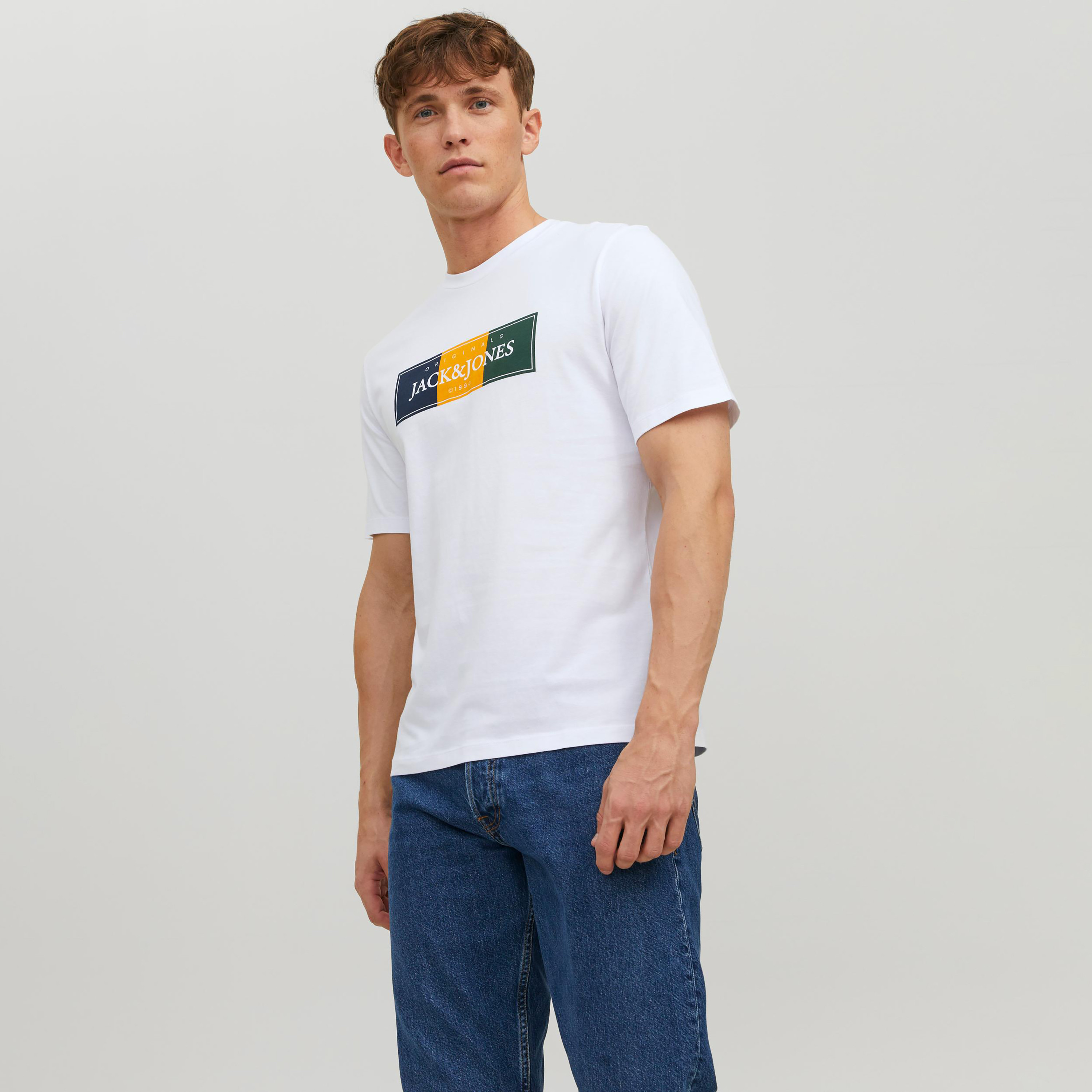 تي شيرت من جاك آند جونز مع شعار بأكمام قصيرة و ياقة مستديرة-men-clothing-tshirtsandpolos-tshirts-image-11