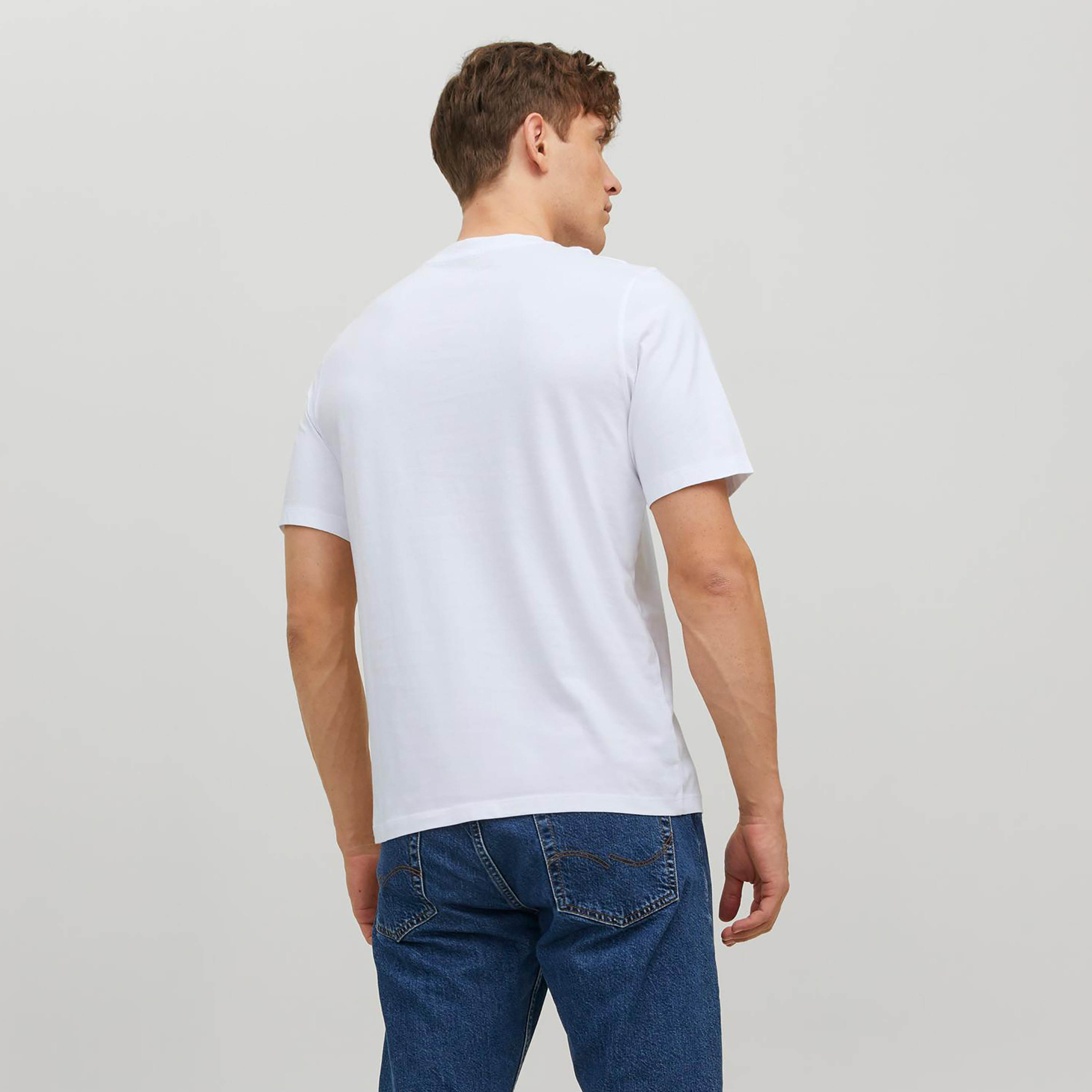 تي شيرت من جاك آند جونز مع شعار بأكمام قصيرة و ياقة مستديرة-men-clothing-tshirtsandpolos-tshirts-image-14