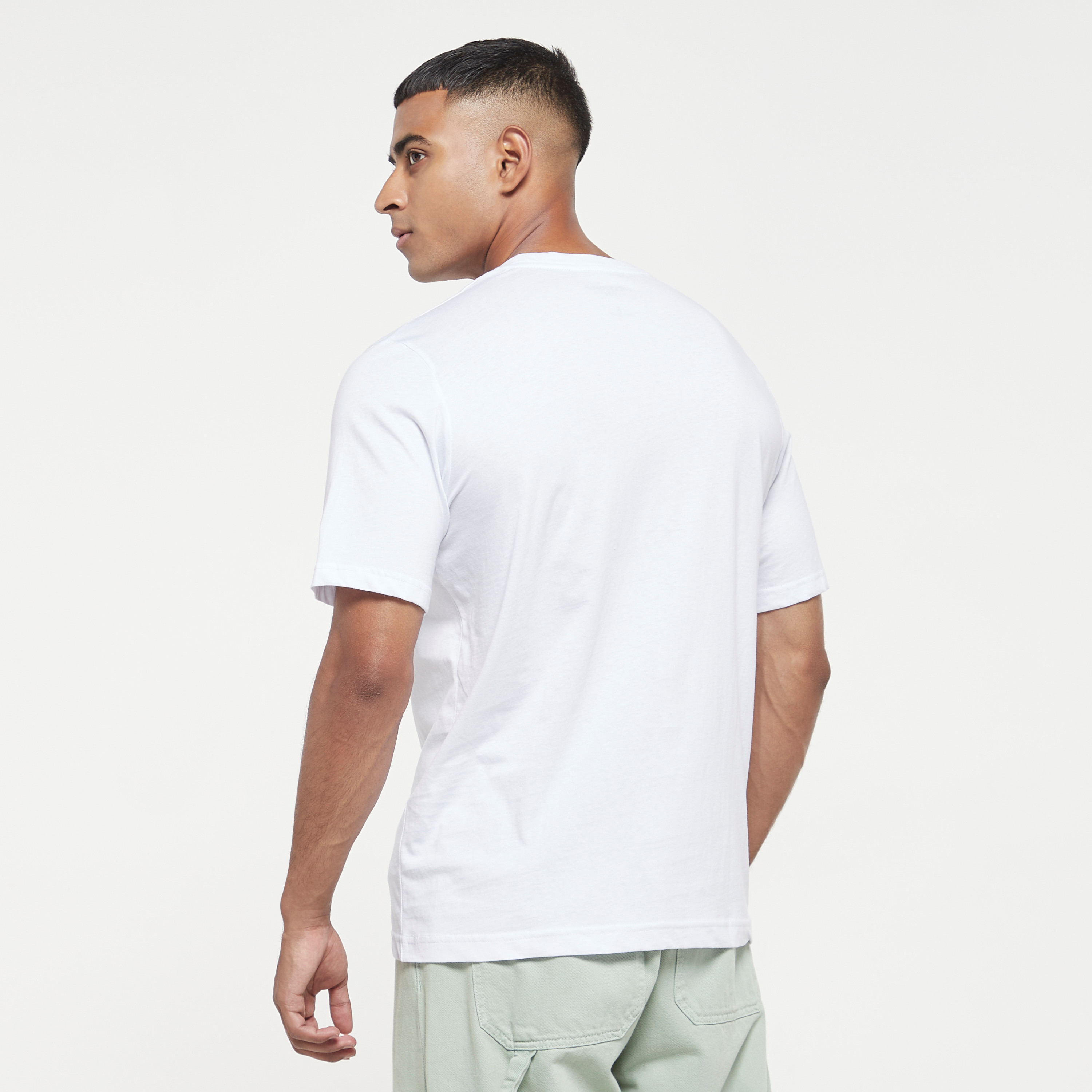تي شيرت مطبوعة بأكمام قصيرة ورقبة مستديرة  من جاك اند جونز-men-clothing-tshirtsandpolos-tshirts-image-4