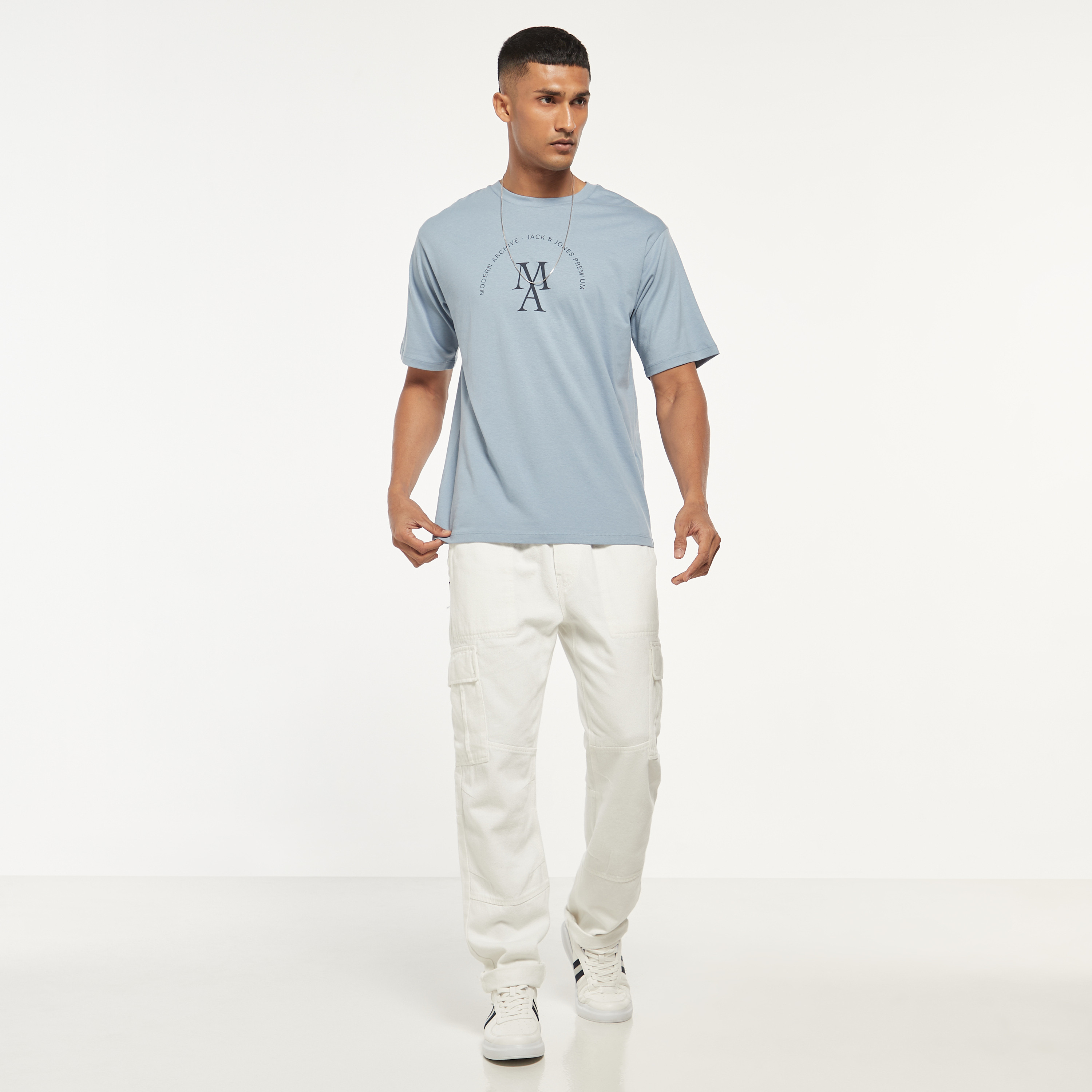 تي شيرت من جاك آند جونز مطبوع بأكمام قصيرة و ياقة مستديرة-men-clothing-tshirtsandpolos-tshirts-image-2
