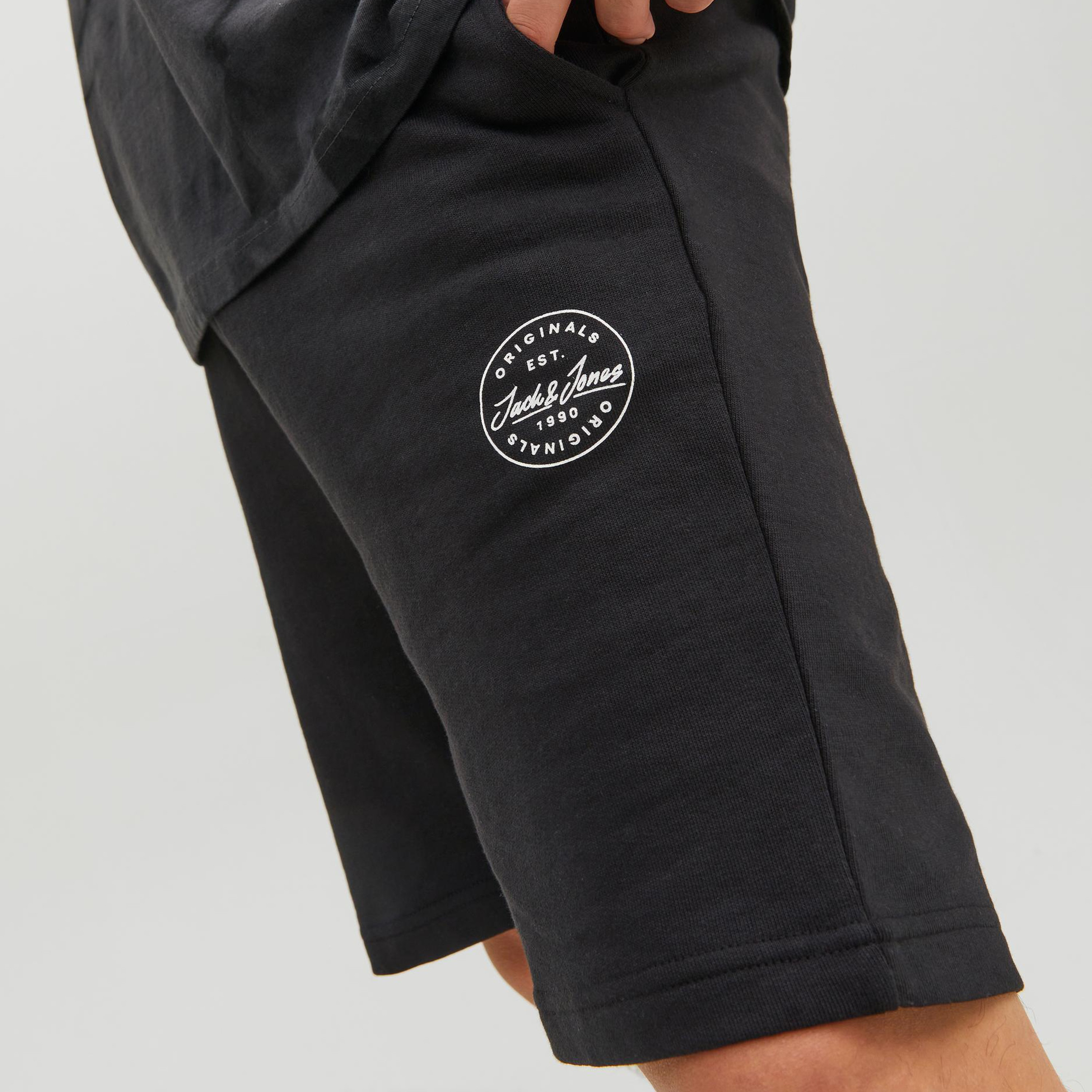 شورت رياضي من جاك آند جونز سادة برباط بخصر متوسط-men-clothing-bottoms-shorts-image-3
