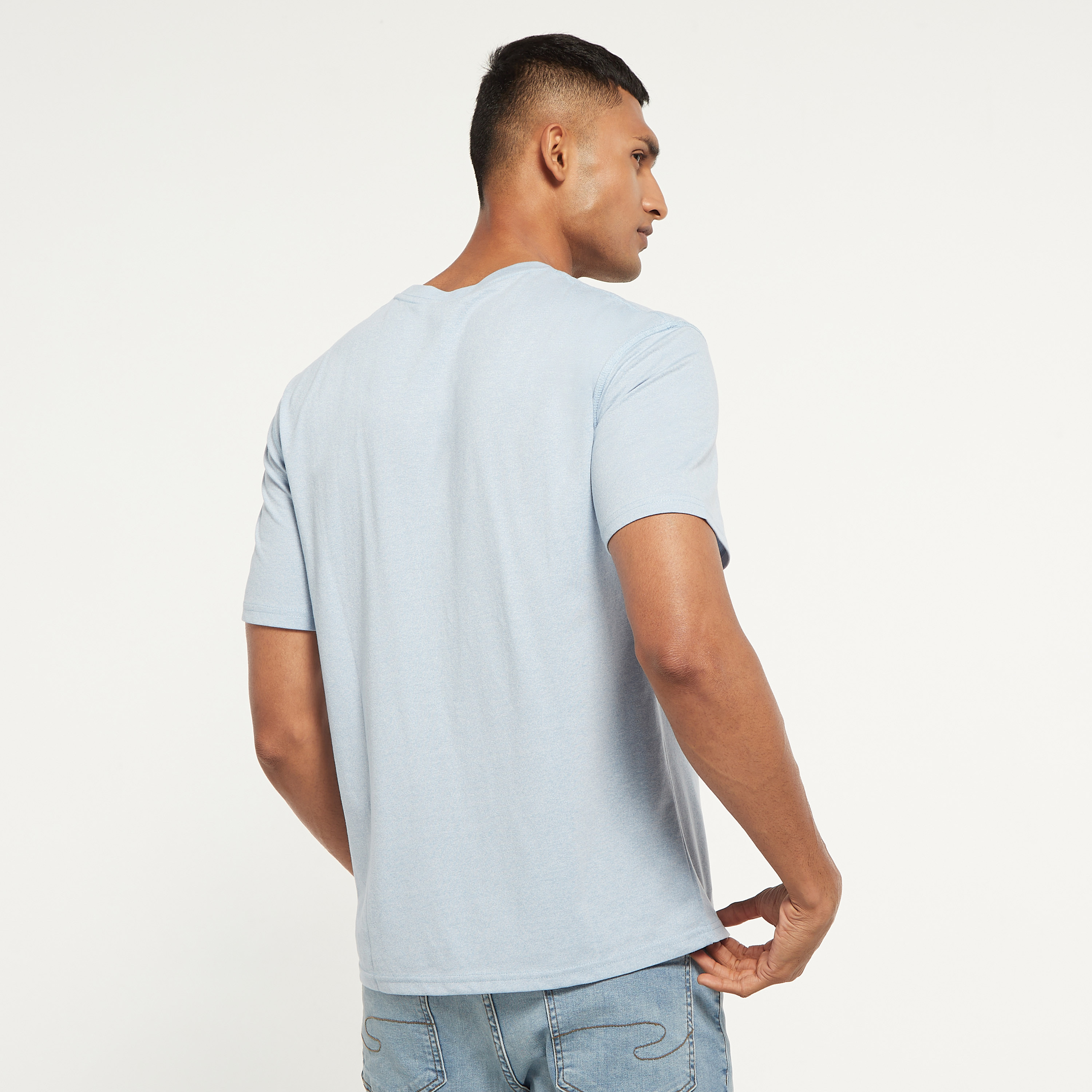 تي شيرت من جاك آند جونز مطبوع بأكمام قصيرة و ياقة مستديرة-men-clothing-tshirtsandpolos-tshirts-image-3