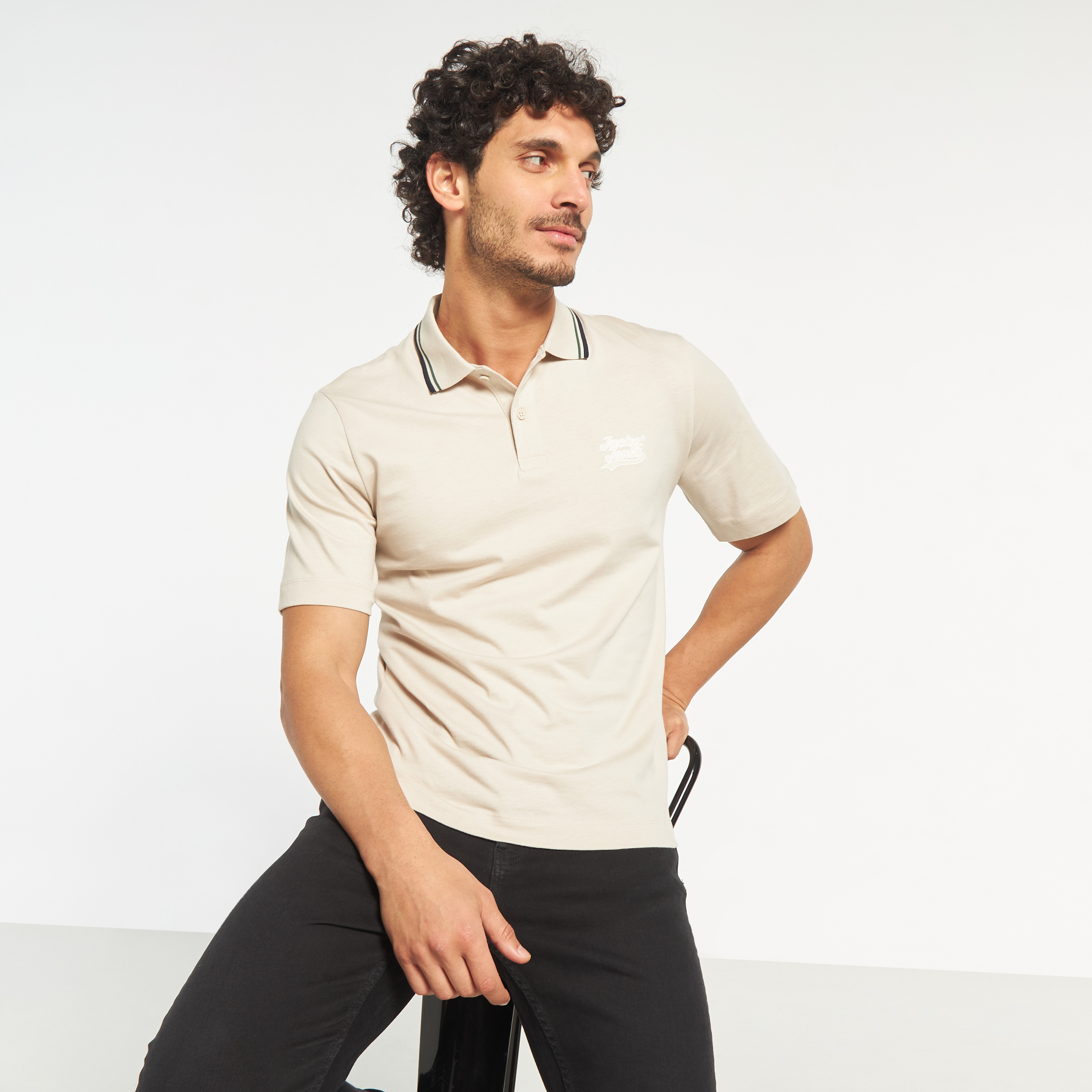 بولو تي شيرت من جاك آند جونز بأكمام قصيرة مع شعار-men-clothing-tshirtsandpolos-polos-image-9