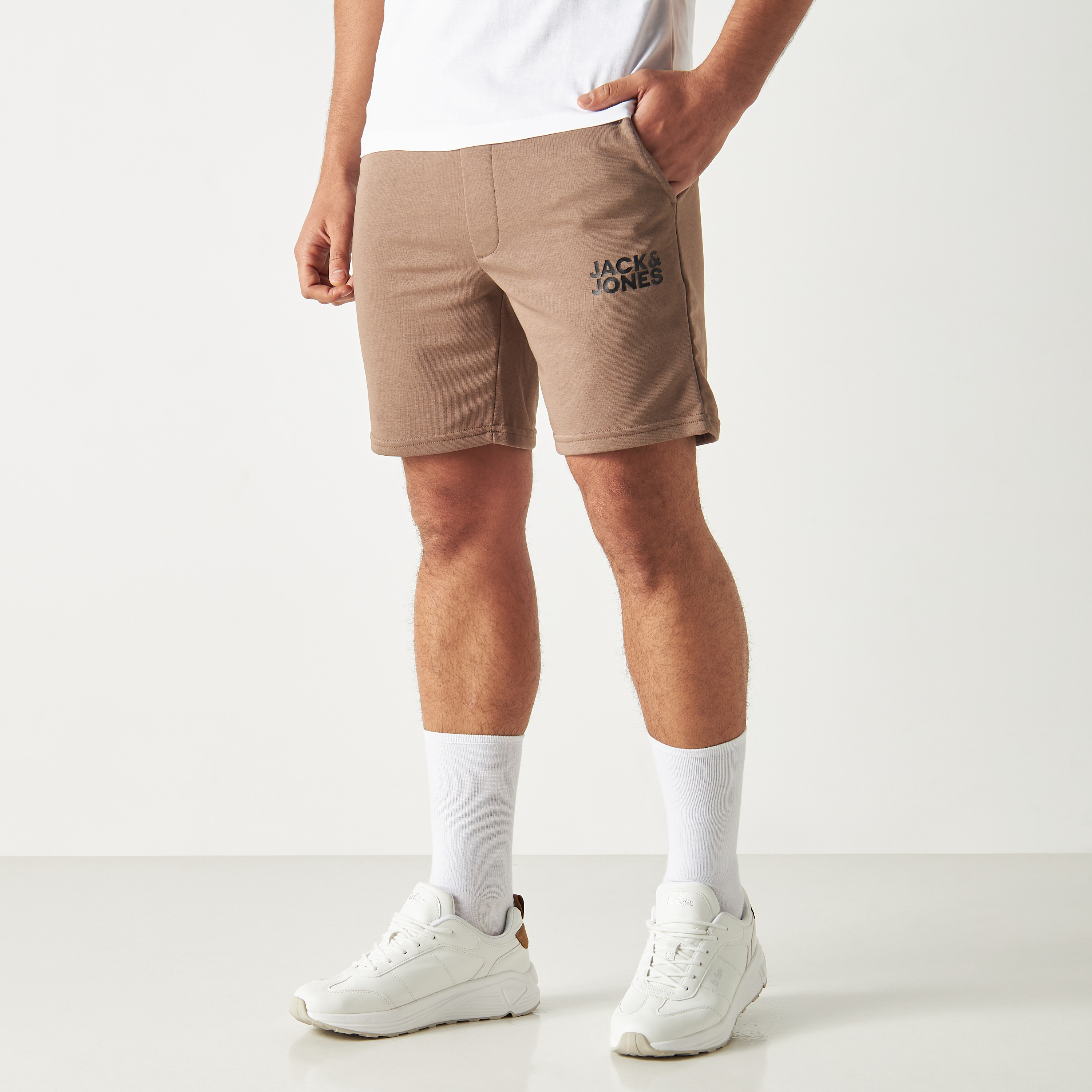 شورتس من جاك آند جونز برباط ذو متوسط الارتفاع مع شعار -men-clothing-bottoms-shorts-image-1
