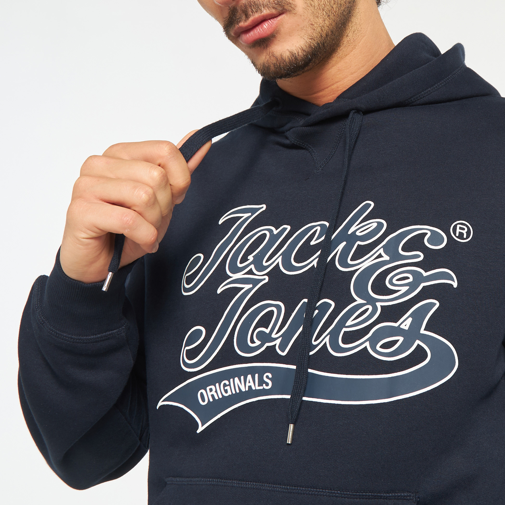 هودي من جاك آند جونز مطبوع بأكمام طويلة مع جيب كانغارو-men-winterwear-hoodiesandsweatshirts-image-4