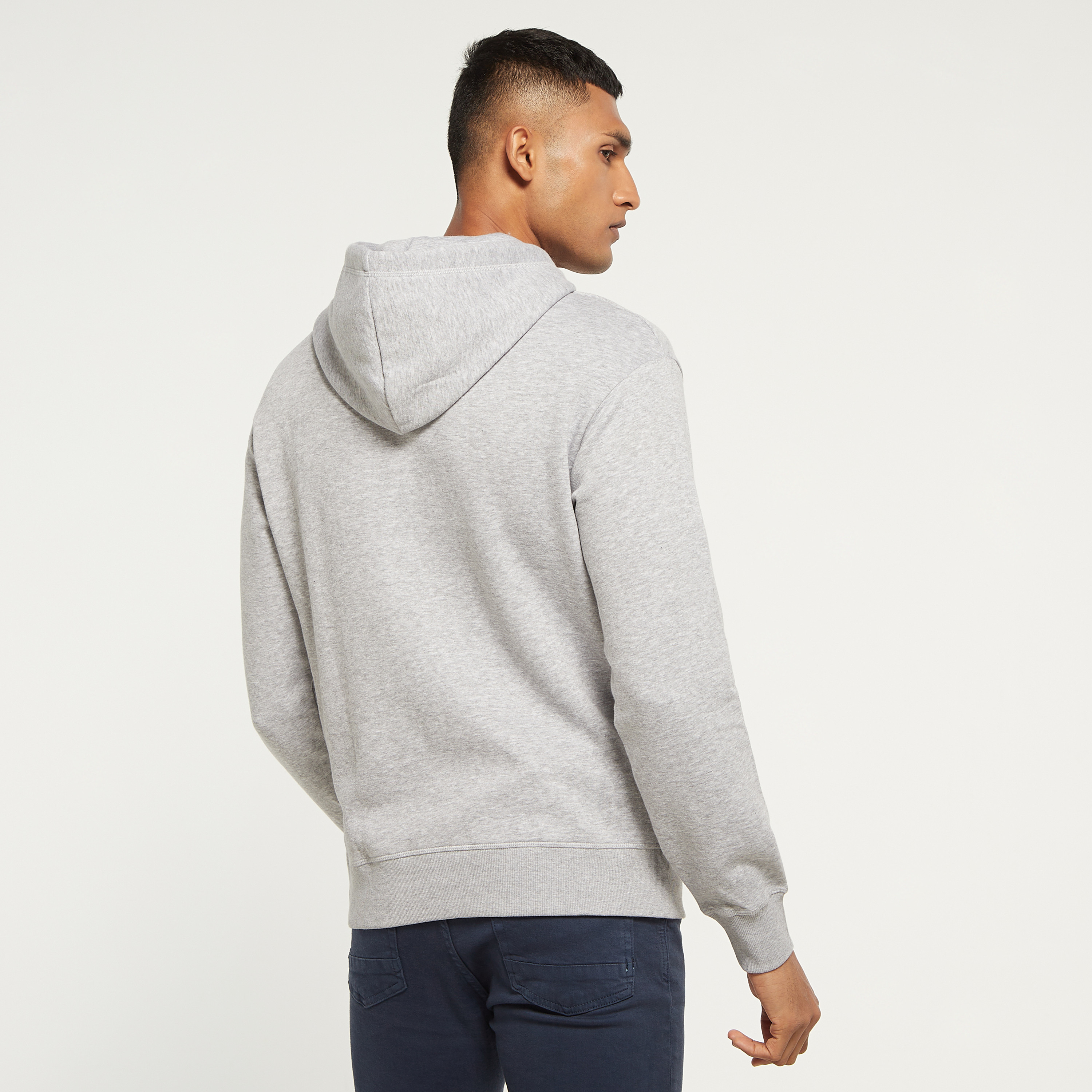 هودي من جاك آند جونز مطبوع بأكمام طويلة مع جيب كانغارو-men-winterwear-hoodiesandsweatshirts-image-7