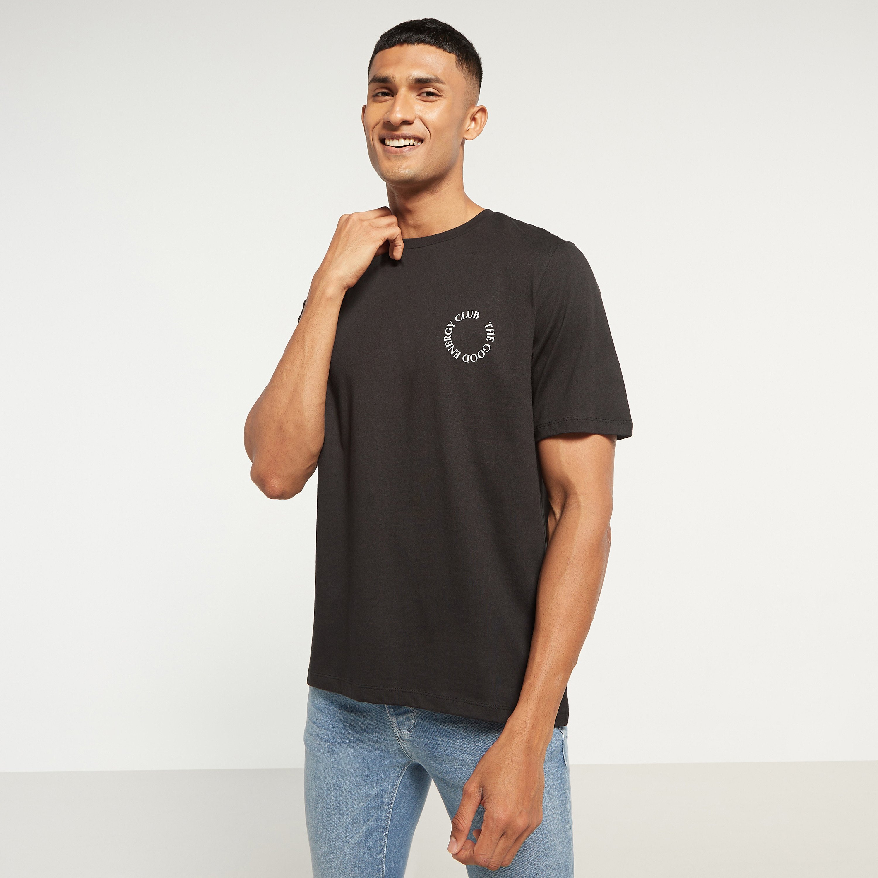 تي شيرت من جاك آند جونز مطبوع بأكمام قصيرة و ياقة مستديرة-men-clothing-tshirtsandpolos-tshirts-image-3
