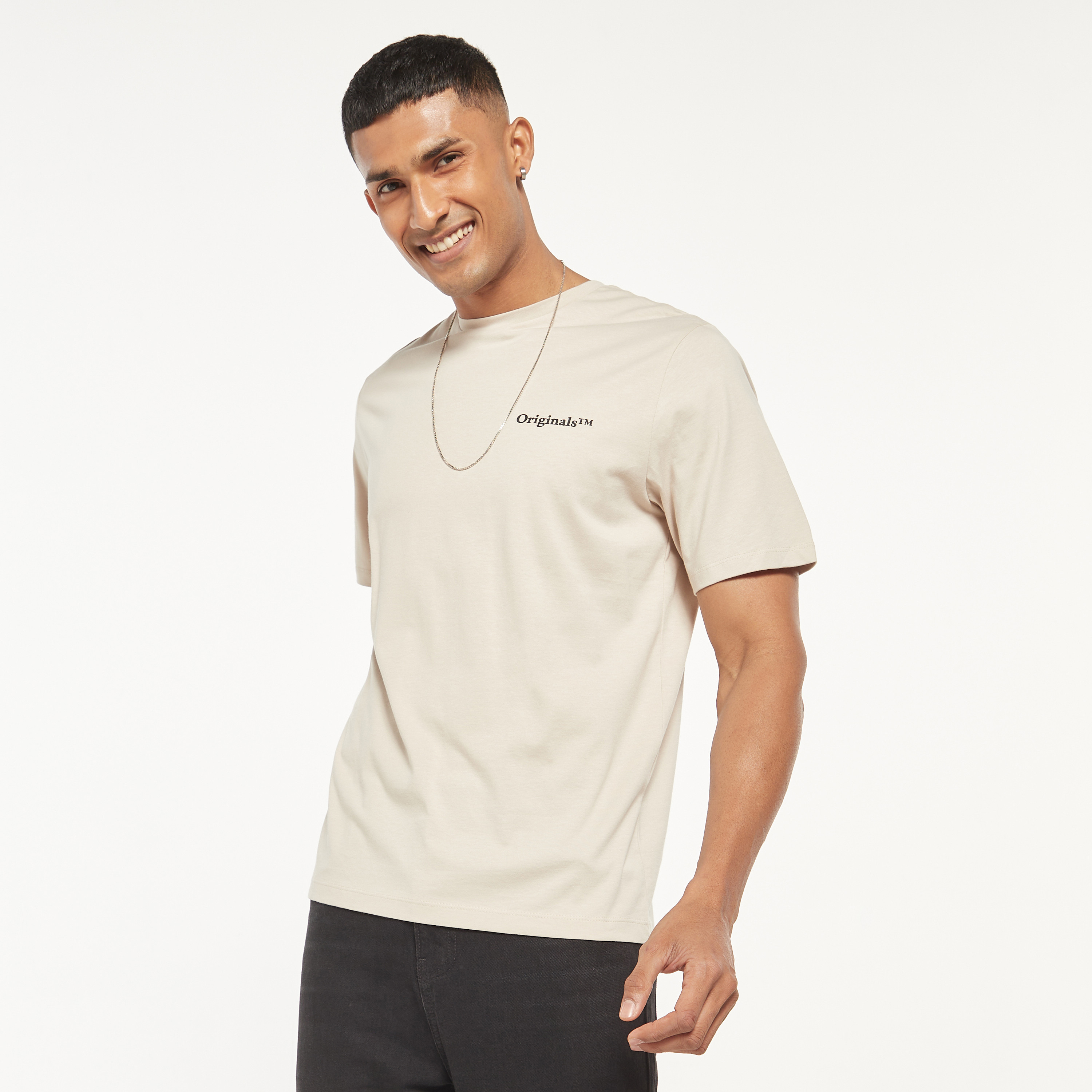 تي شيرت من جاك آند جونز مطبوع بأكمام قصيرة و ياقة مستديرة-men-clothing-tshirtsandpolos-tshirts-image-9