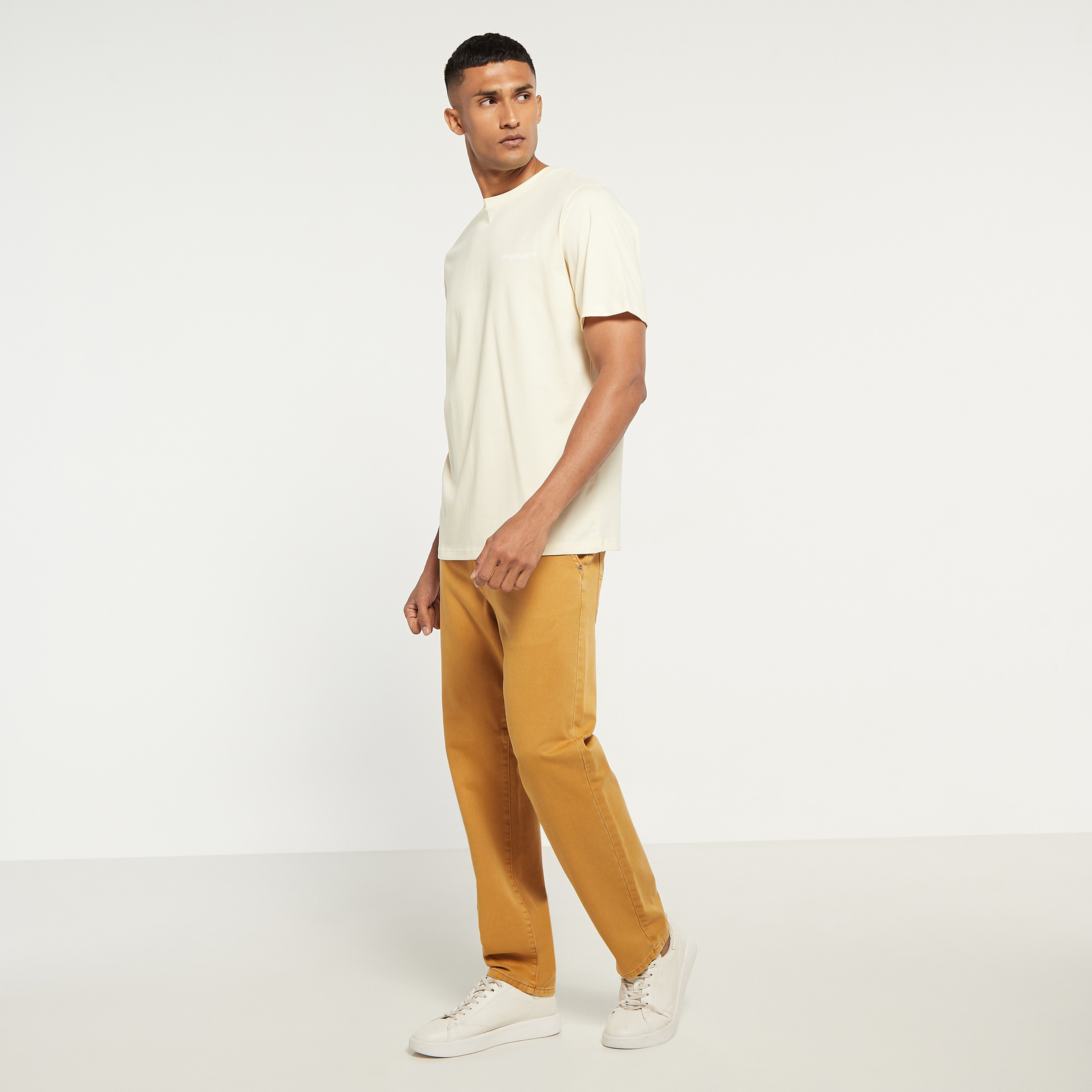 تي شيرت من جاك آند جونز مطبوع بأكمام قصيرة و ياقة مستديرة-men-clothing-tshirtsandpolos-tshirts-image-14