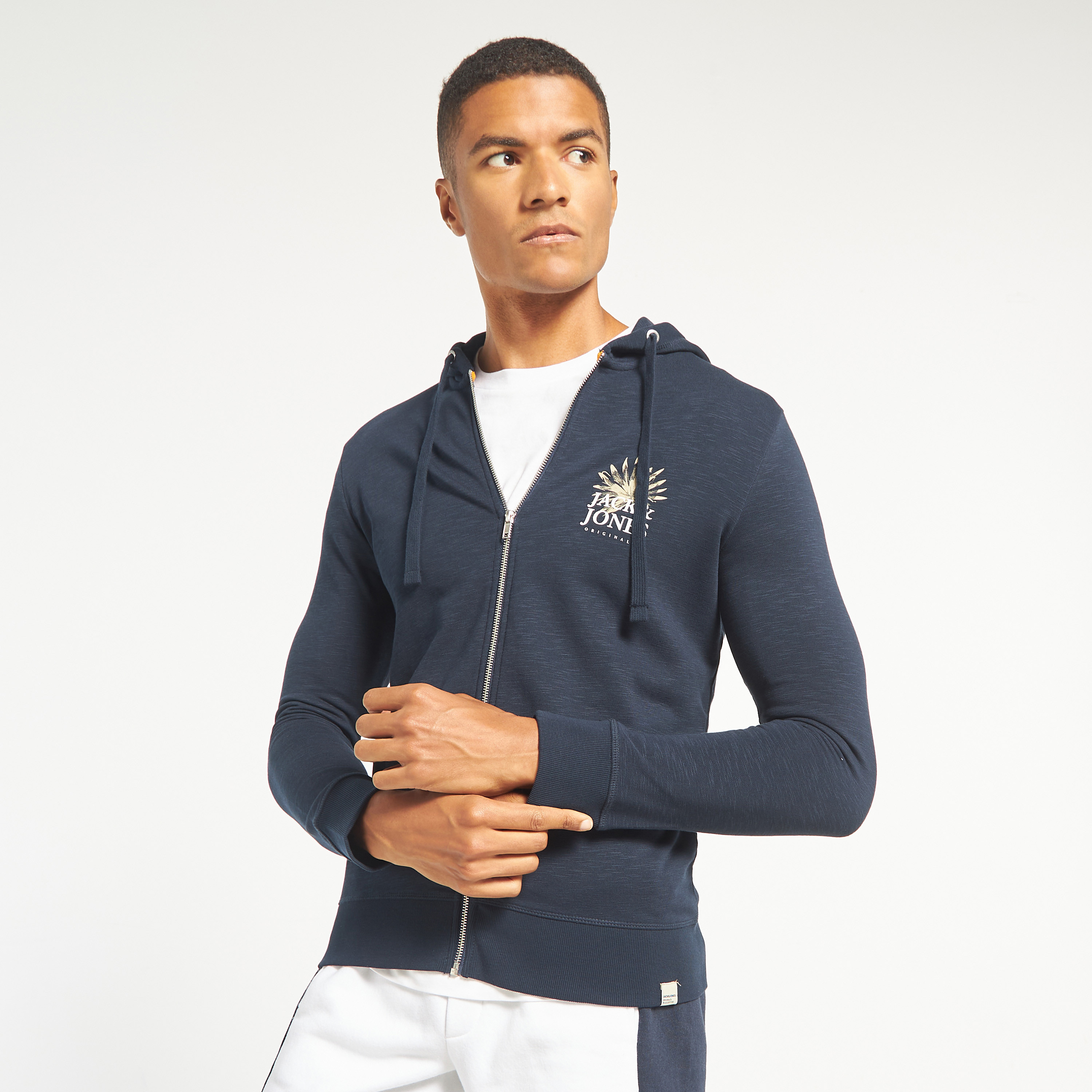 هودي من جاك آند جونز مع شعار بأكمام طويلة مع سحاب للإغلاق -men-winterwear-hoodiesandsweatshirts-image-5
