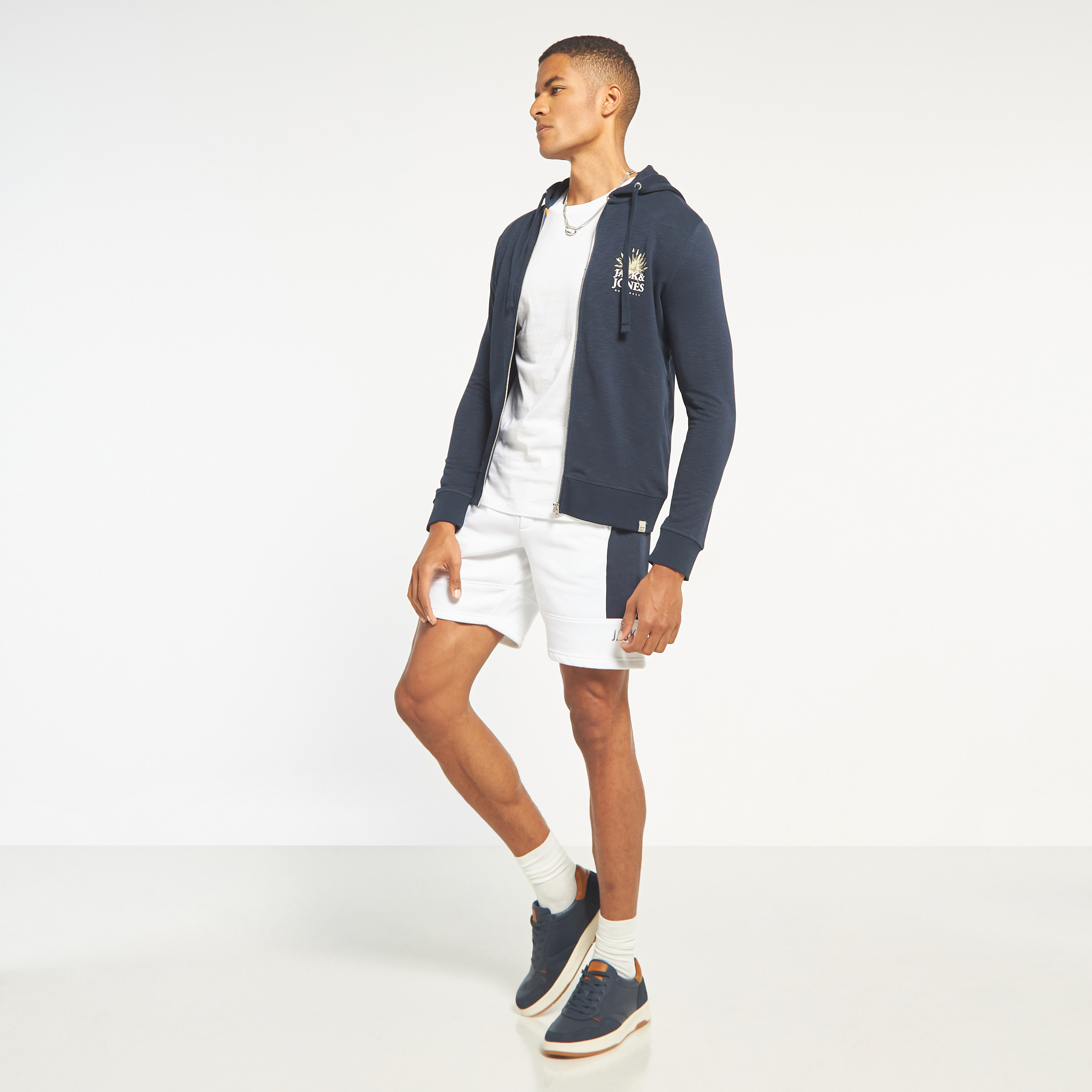 هودي من جاك آند جونز مع شعار بأكمام طويلة مع سحاب للإغلاق -men-winterwear-hoodiesandsweatshirts-image-6