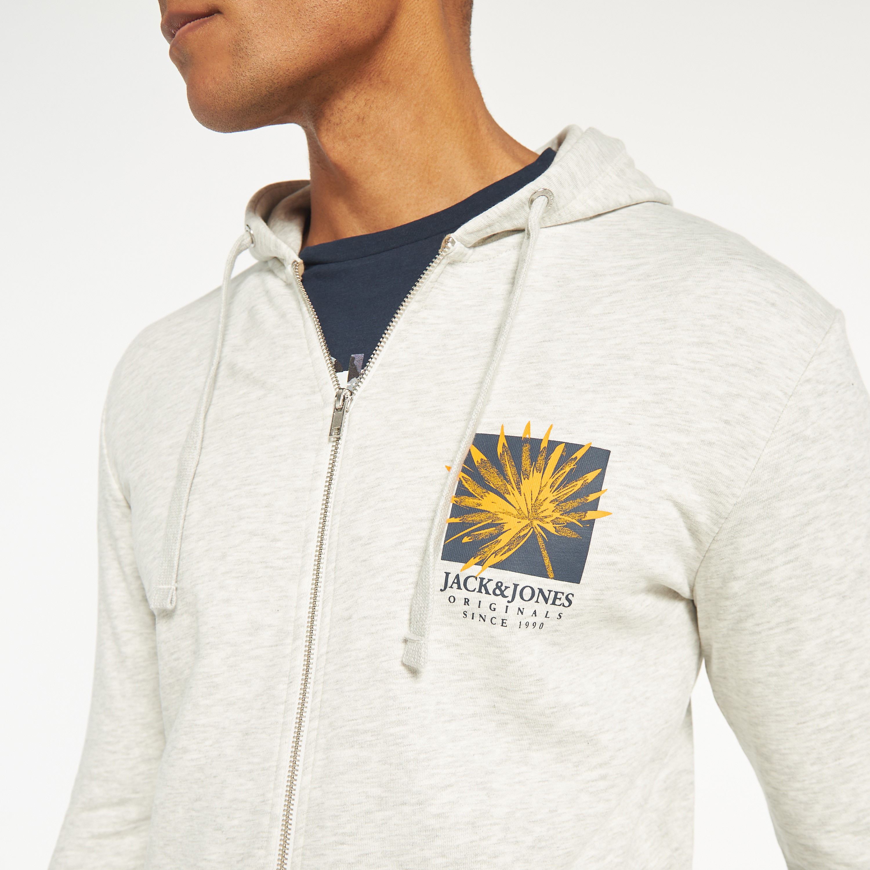 هودي من جاك آند جونز مع شعار بأكمام طويلة مع سحاب للإغلاق -men-winterwear-hoodiesandsweatshirts-image-3