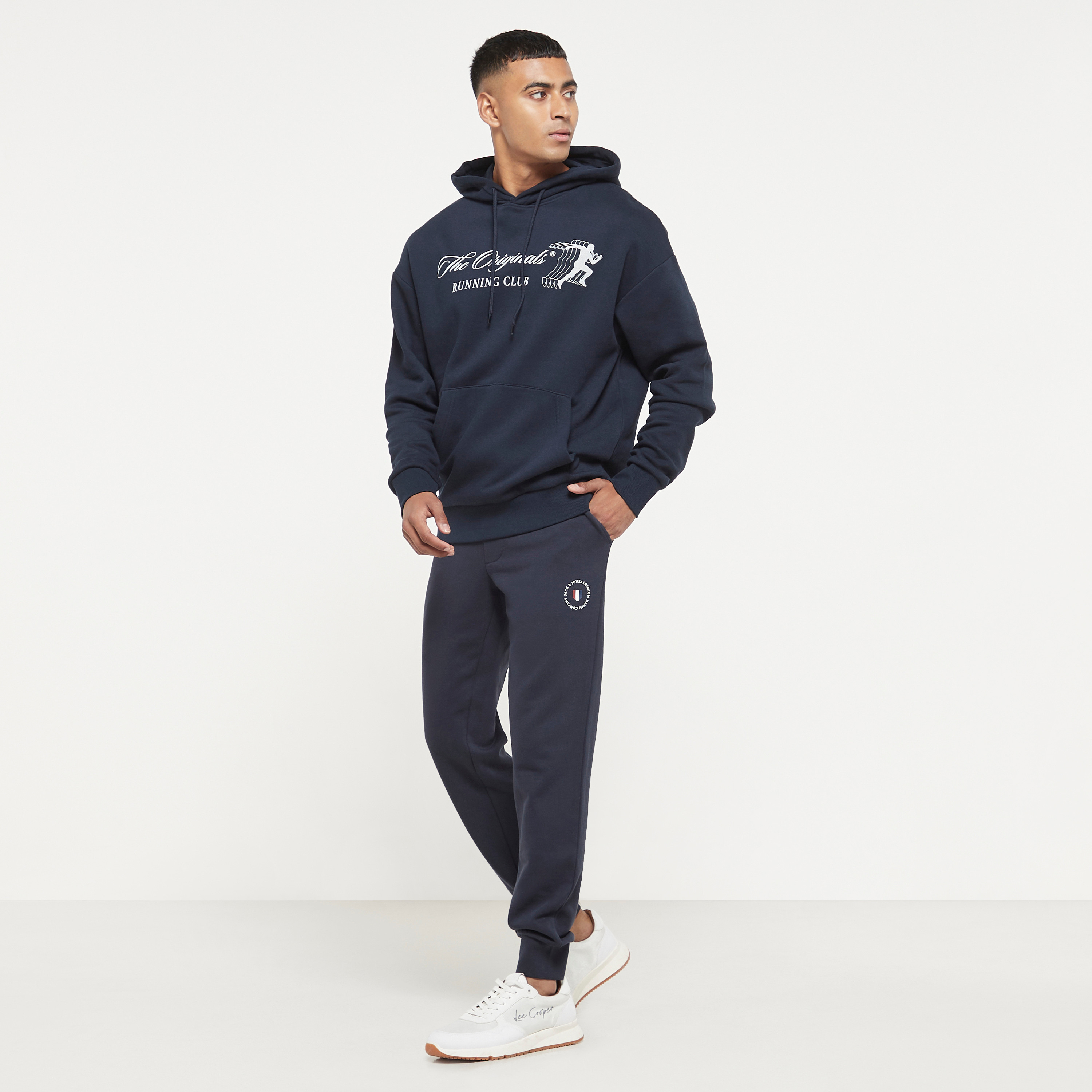 بنطلون رياضي سادة برباط وخصر متوسط الارتفاع من جاك أند جونز-men-clothing-bottoms-joggers-image-2